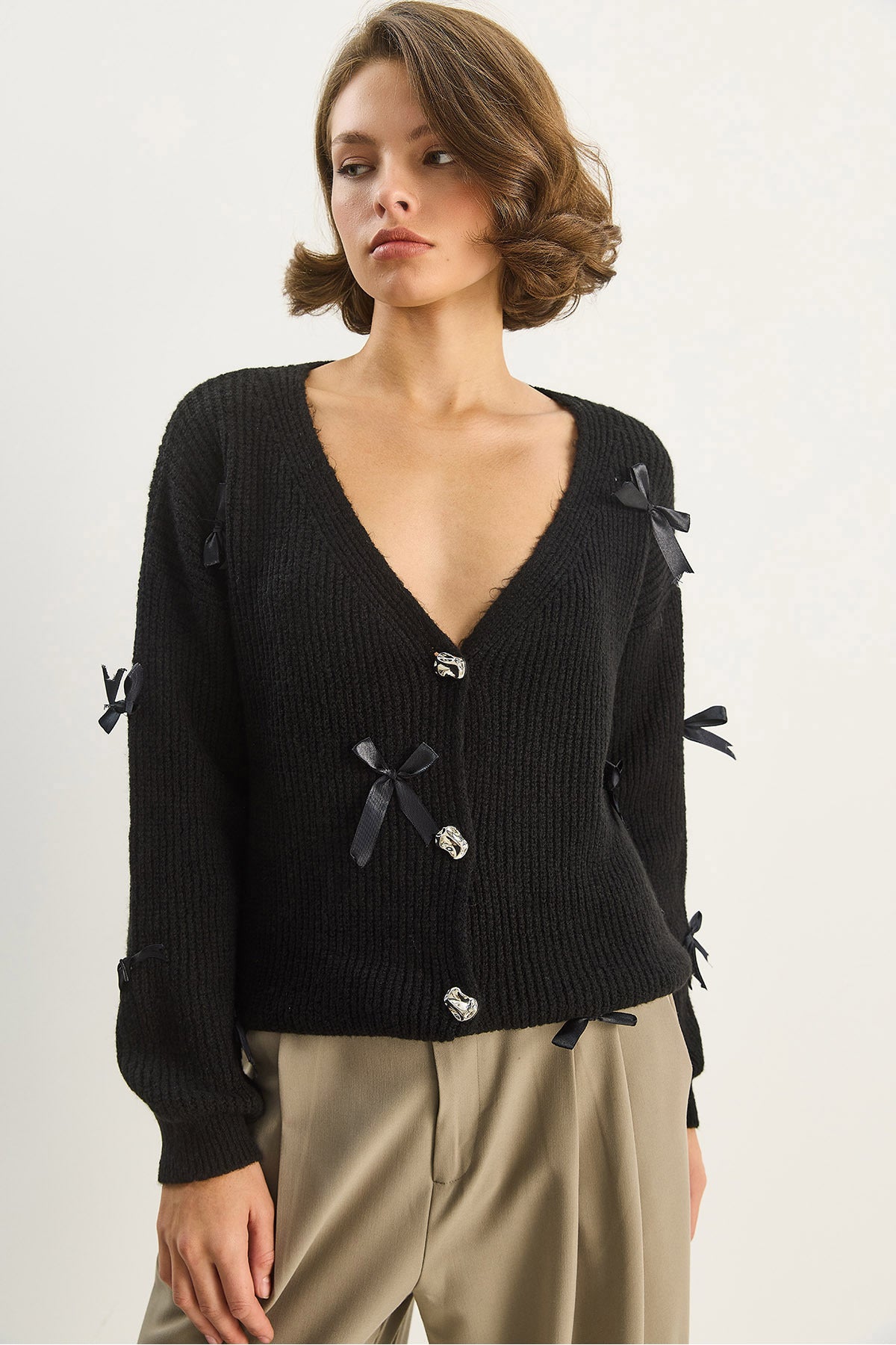 Women's Bow Accessory V-Neck Oversize Buttoned Cardigan 60283642