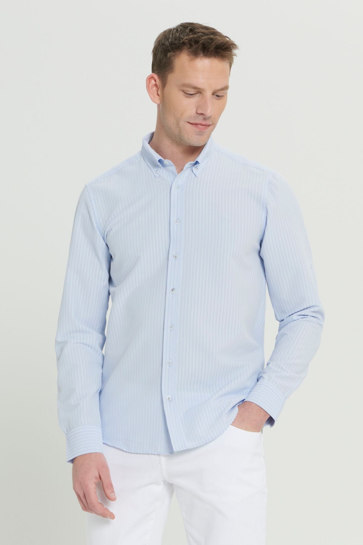 Men's light blue wrinkle technical oxford wafer patterned slim fit narrow cut buttoned collar flexible shirt