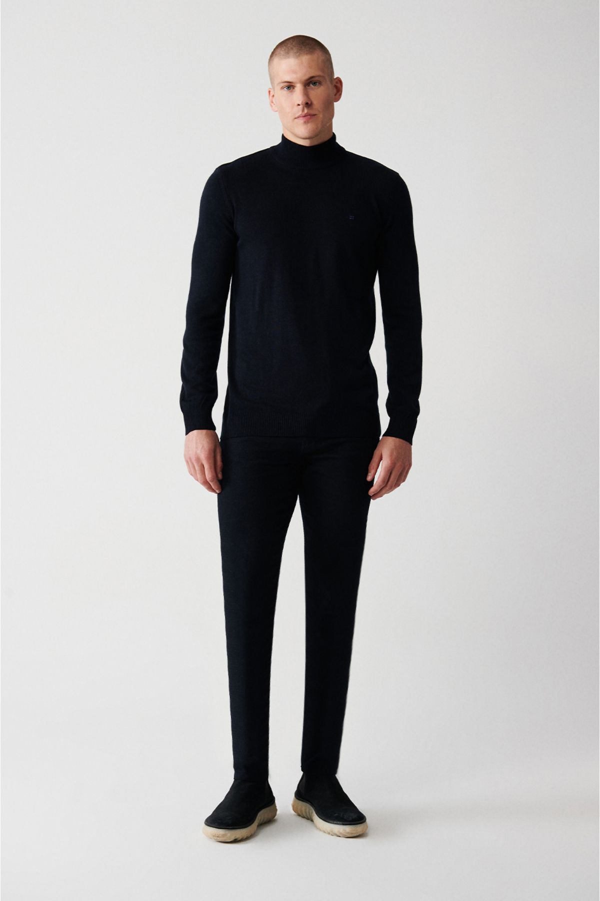 Men's navy blue half -fisherman collar feathered knitwear sweater E005001