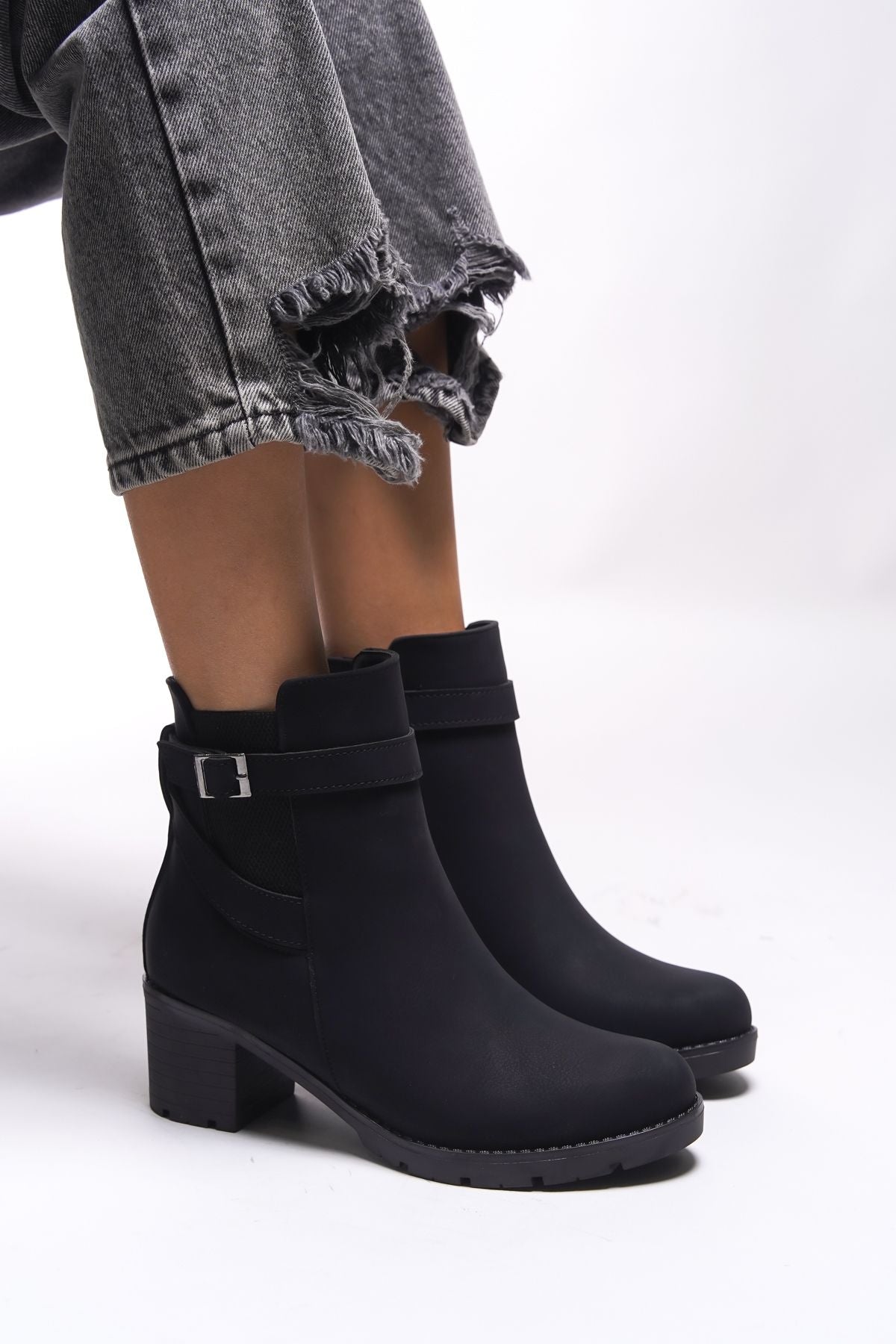 Lilixipha Female buckle detailed heeled boat 0012730 matte black