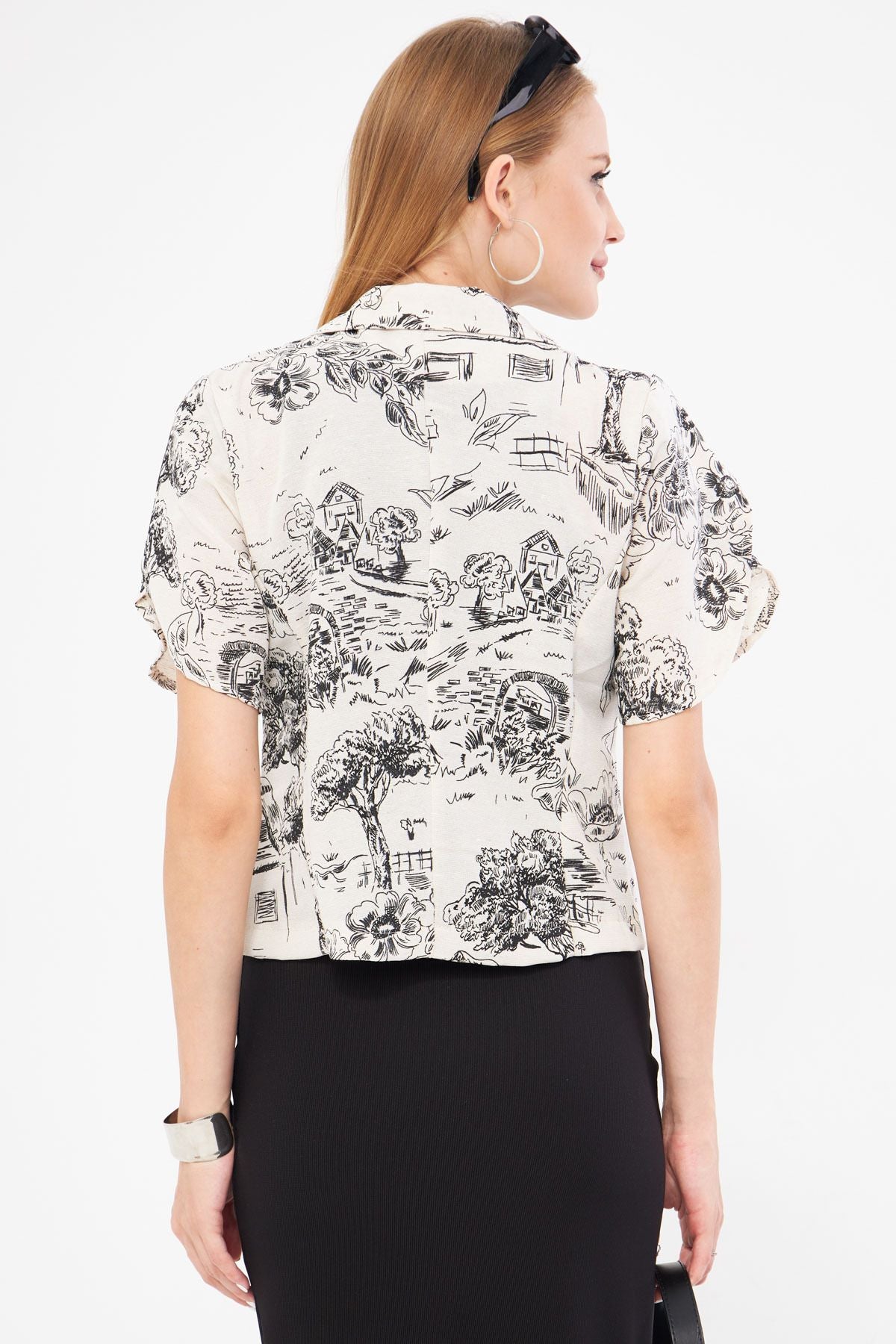 WOMEN'S BLACK-FLOAD LINTED PATTERN PATTERN Handle Slit Crop Short Sleeve Jacket ARM-24Y001095