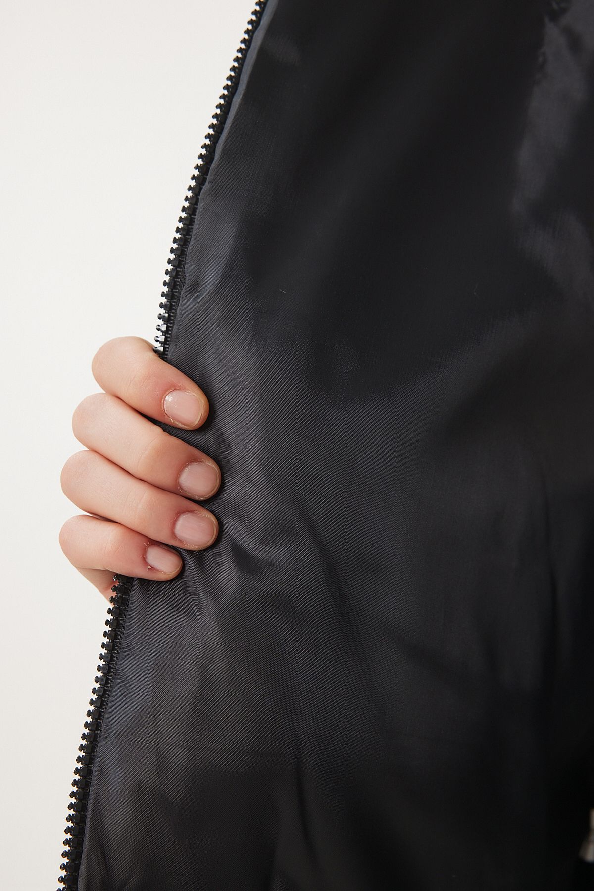 Female black hooded swelling coat HK00023