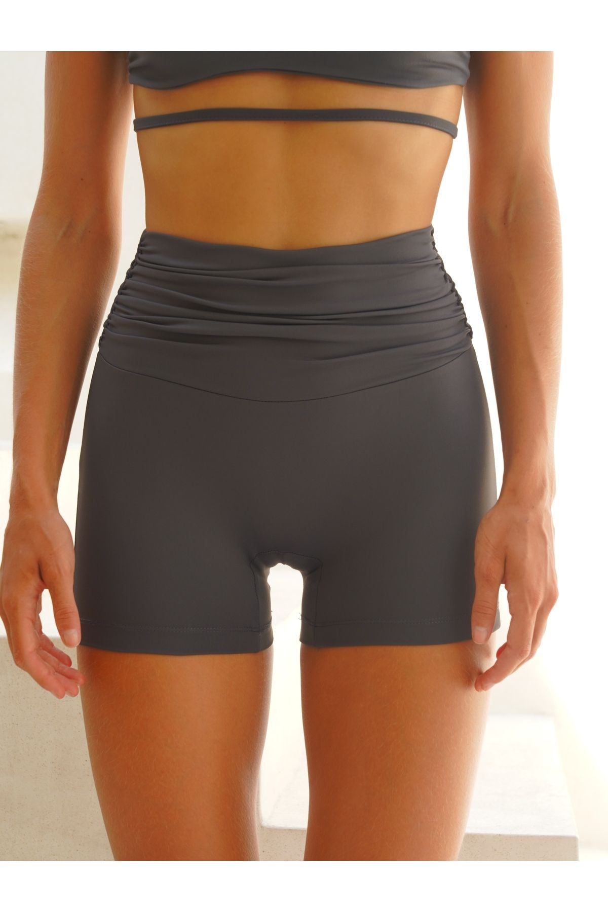 Dhyana shirk detail short anthracit shorts