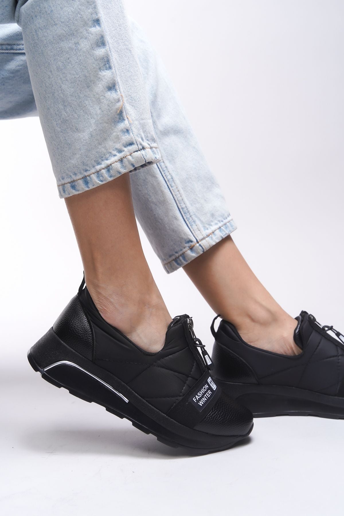Vicrathla Female Sneaker 00121701 Black Black