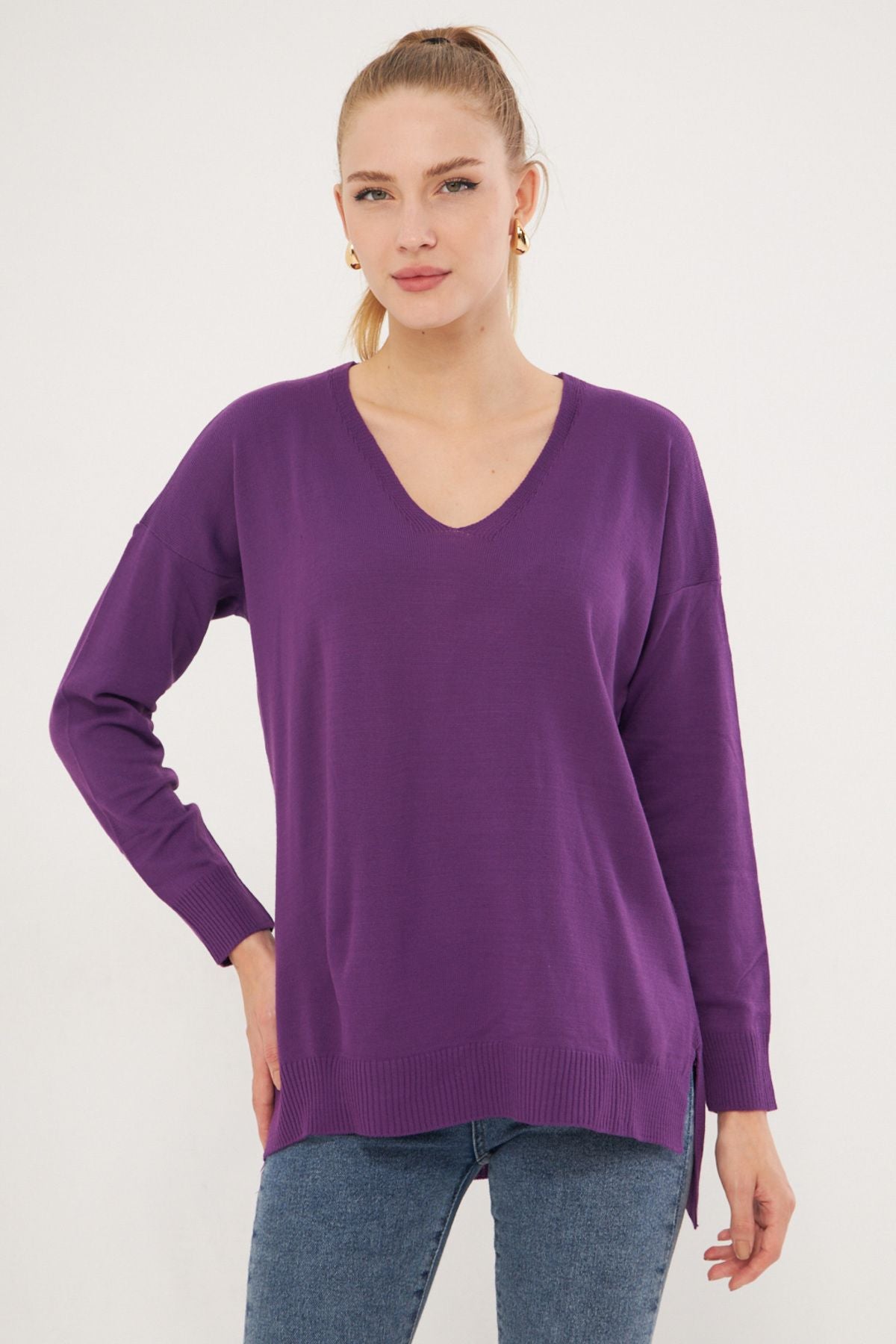 Woman Purple V-Yaka front short back long knitwear sweater ARM-22Y012013