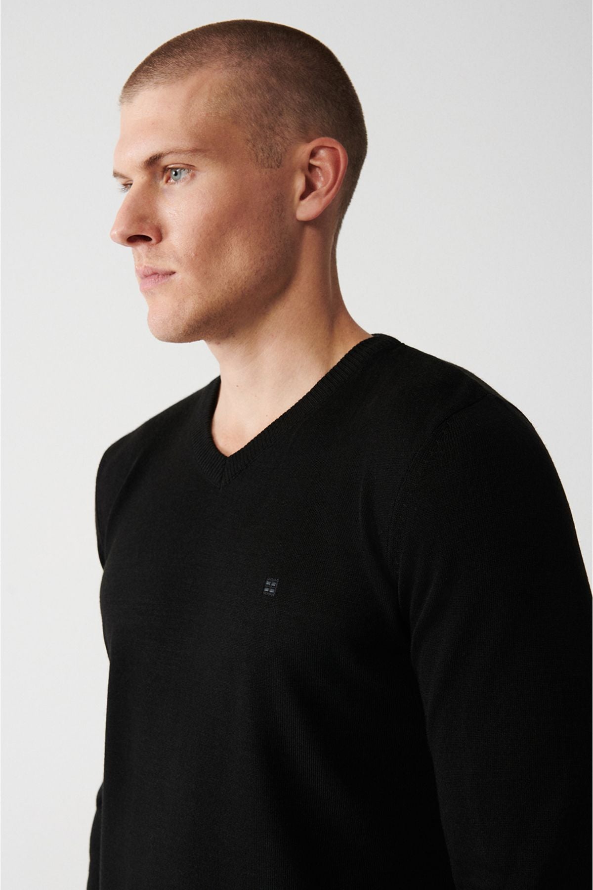 Men's black knitwear sweater v -neck regular non -hairy fit e005003