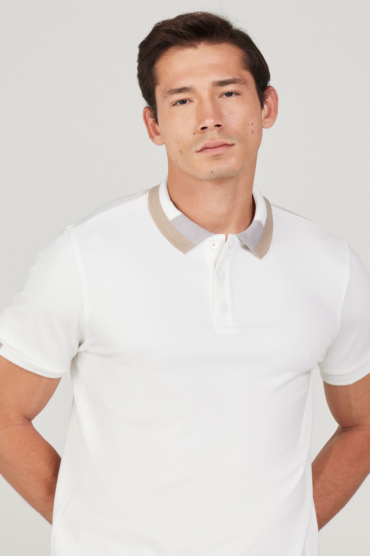 Men's white slim fit narrow cut polo collar cotton t -shirt