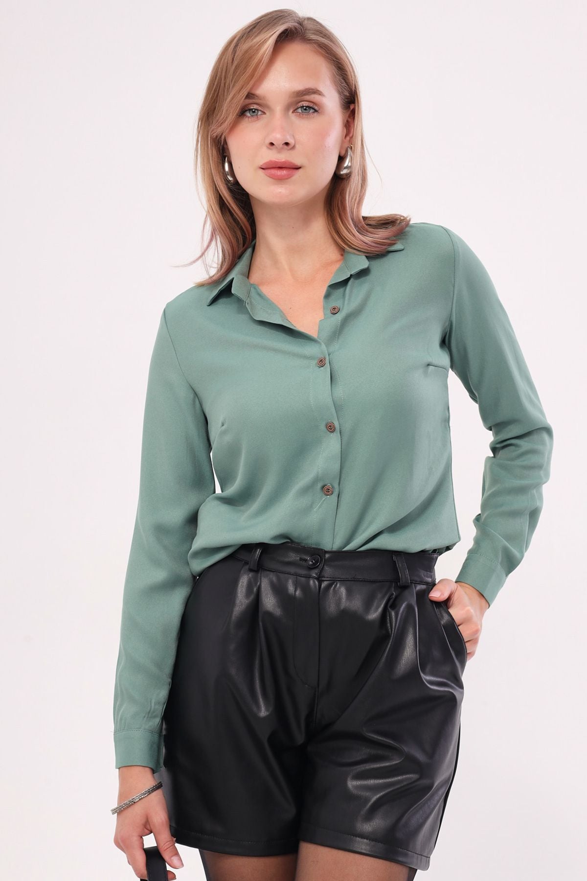 Female Green Long Sleeve Flat Shirt ARM-18Y001176