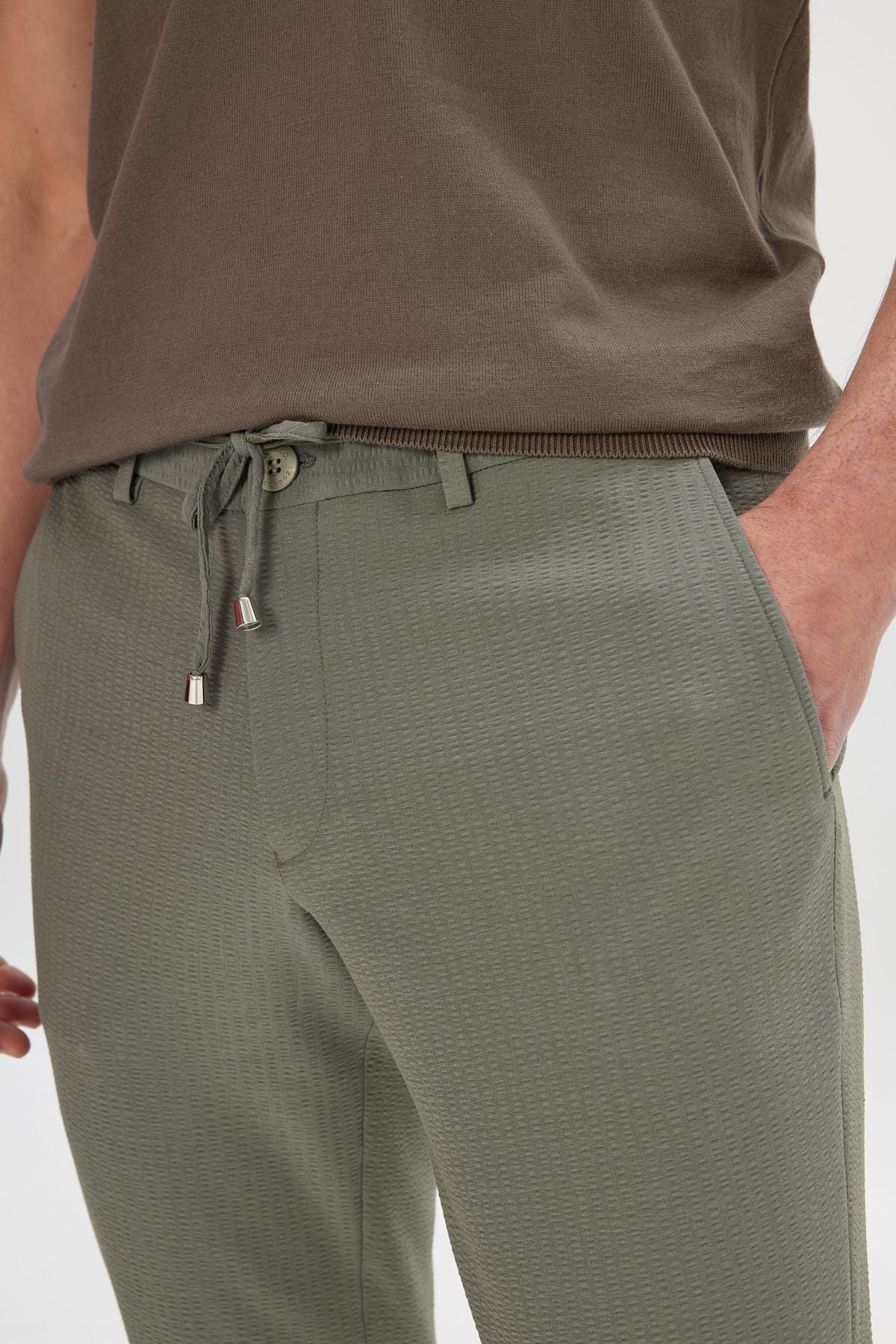 Men's Khaki Slim Fit Narrow Cutting Waist Locks Side Pocket Wafer Patterned Pants