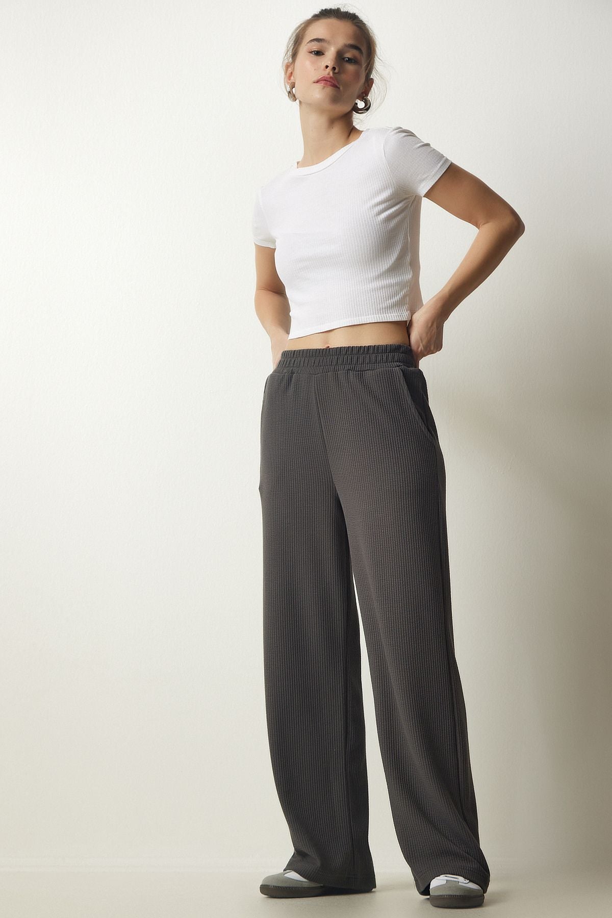 Woman Smoked Conspuent Knitting Pants EW00005