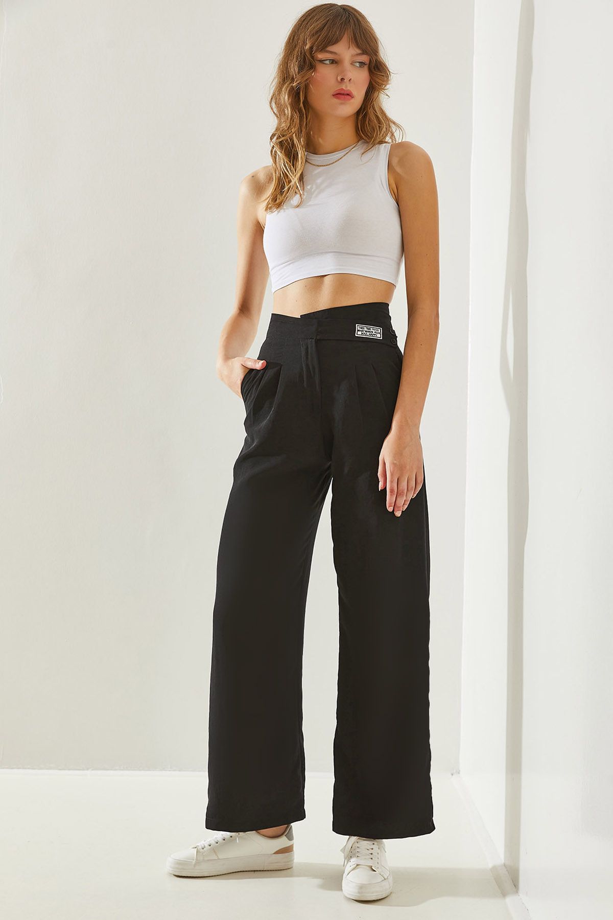 Female asymmetric belt hook pants 60251178