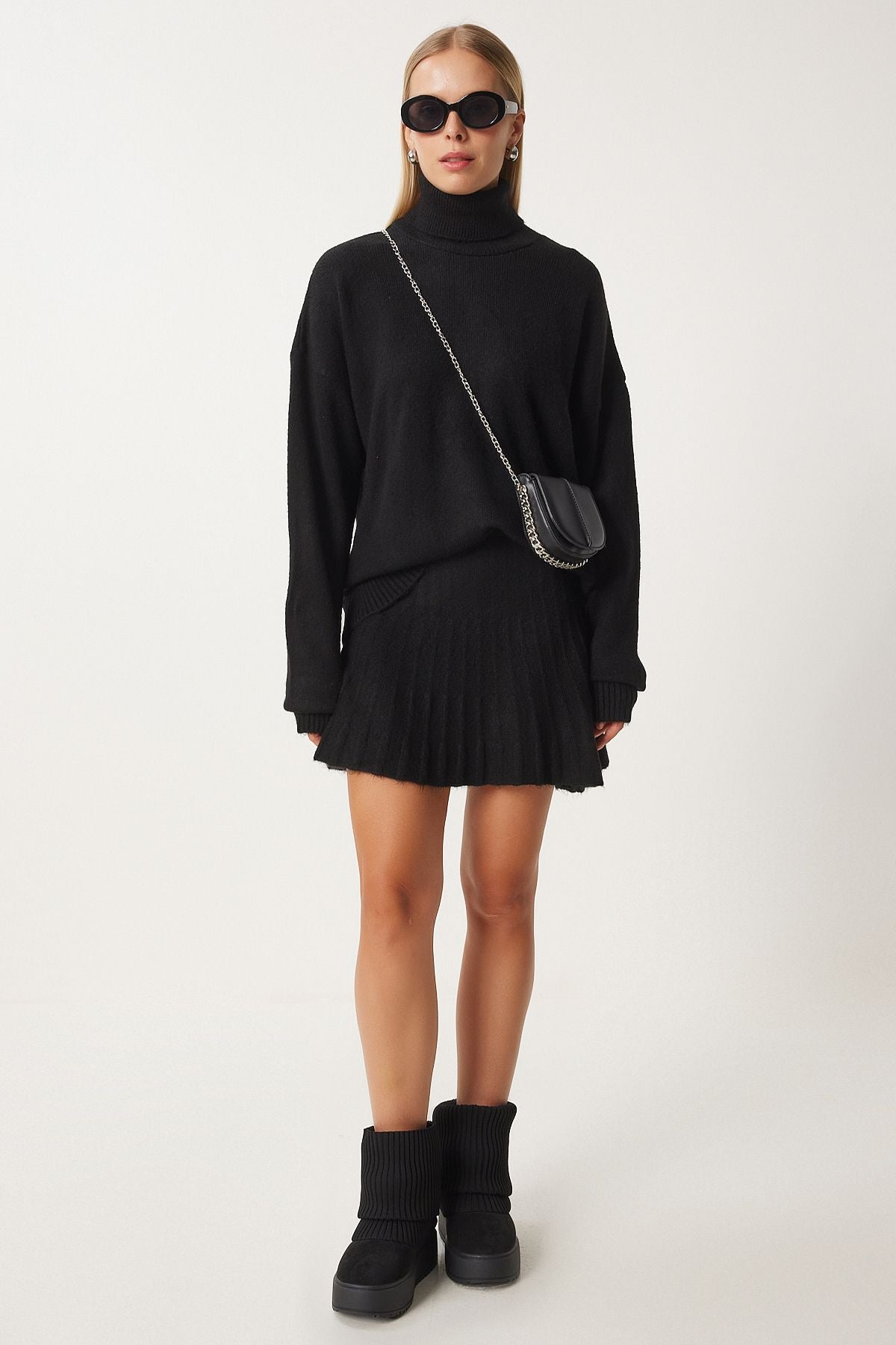 Female Black Fisherman Neck Knitwear Skin Skirt Set DD01343