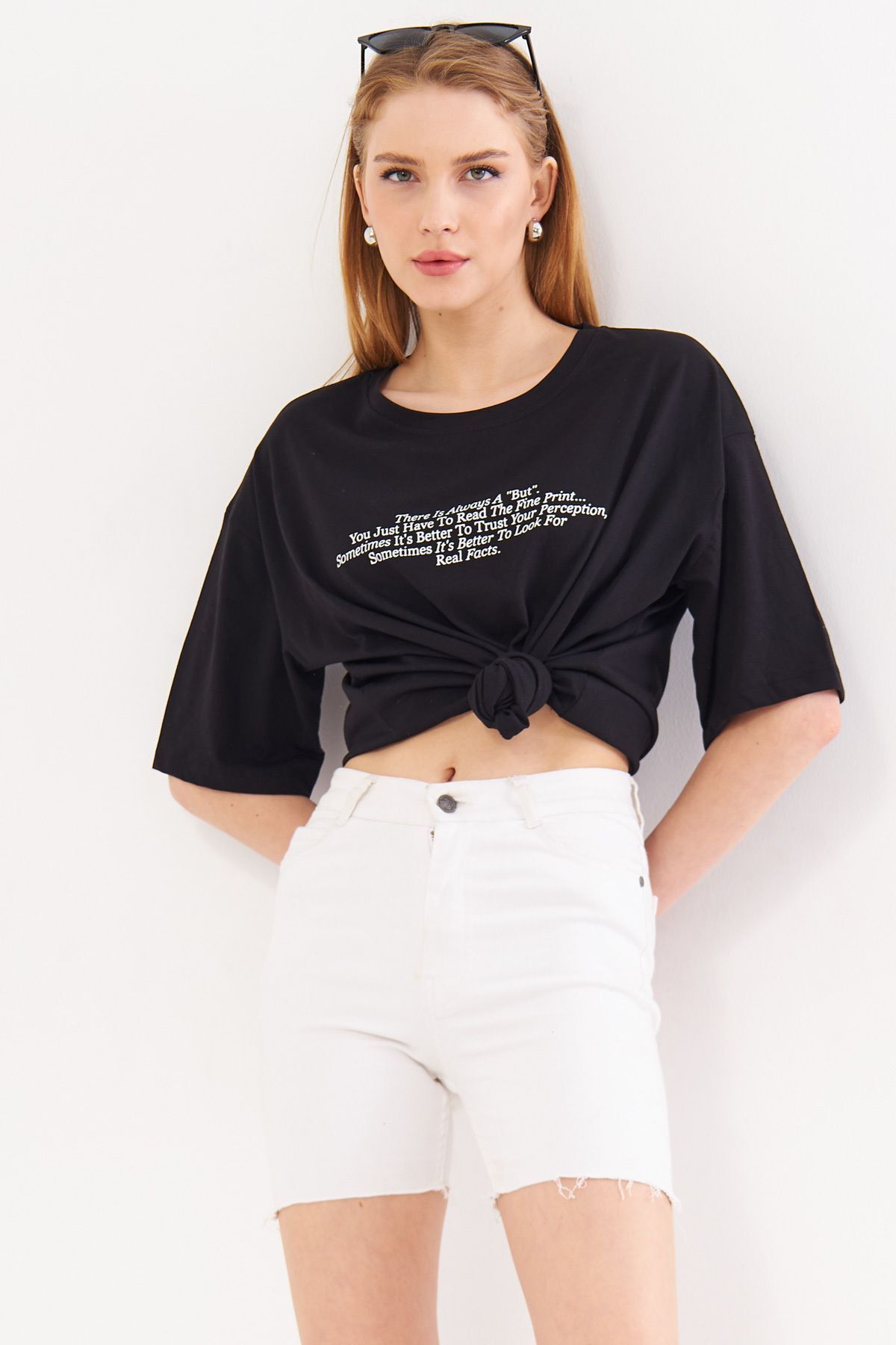 Woman Black Round Yaka in front of the Oversize T-shirt ARM-24Y024013