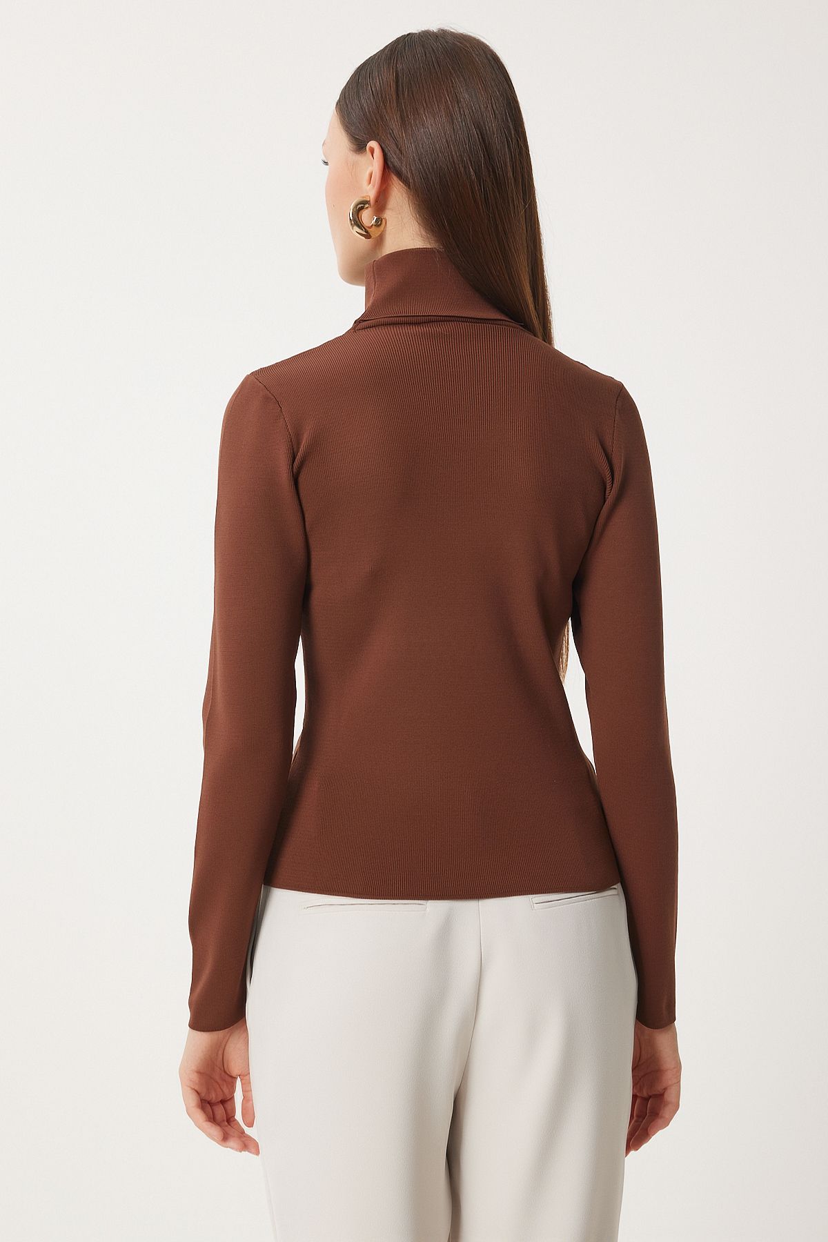 Female brown fisherman collar