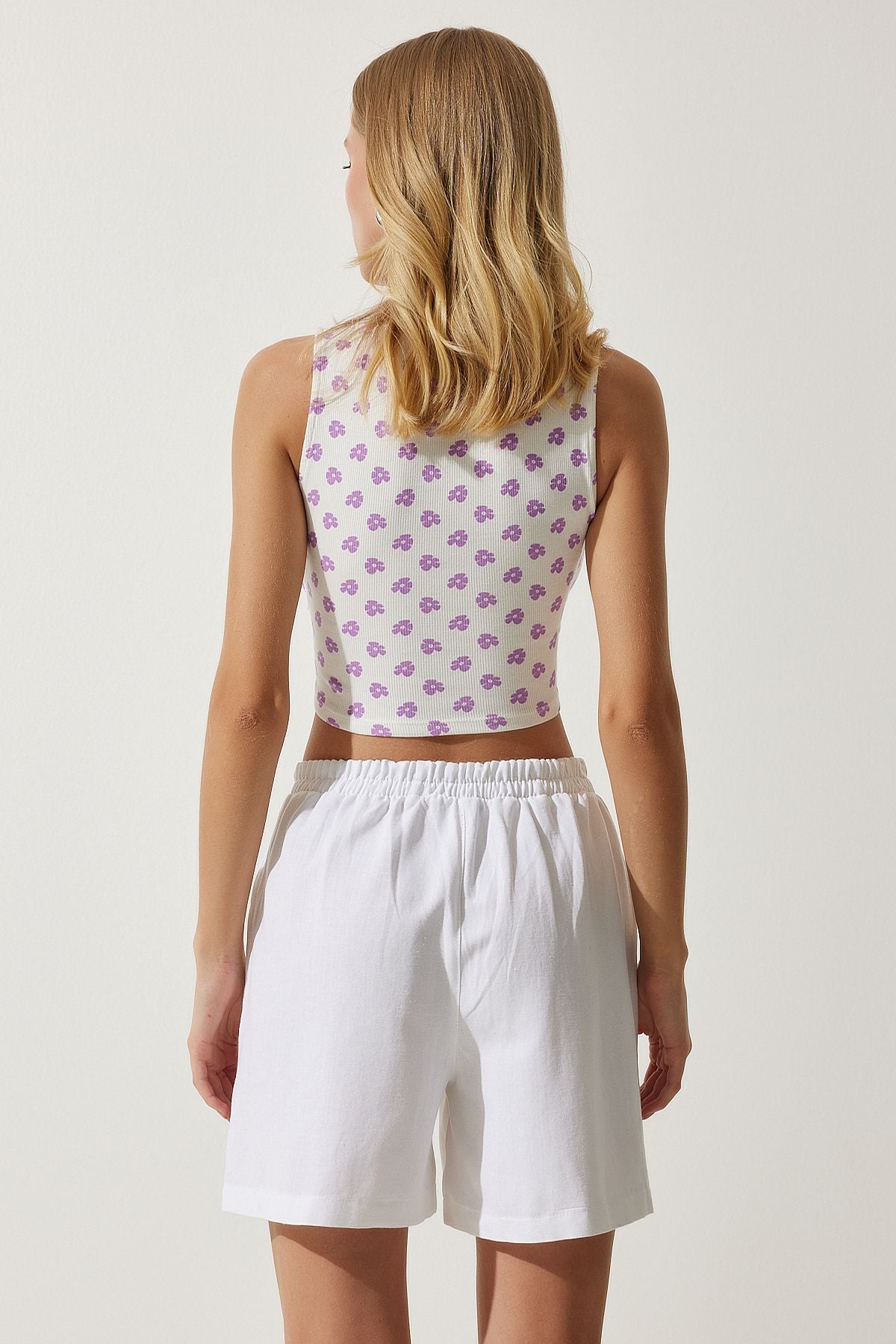 Female white pocket linen shorts MC00276