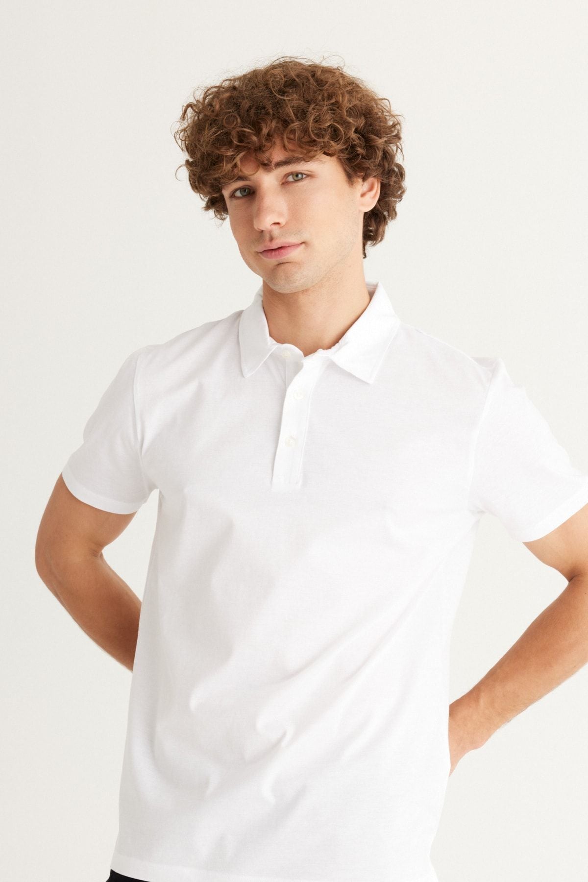 Men's white slim fit narrow cut polo collar 100 %cotton T -shirt