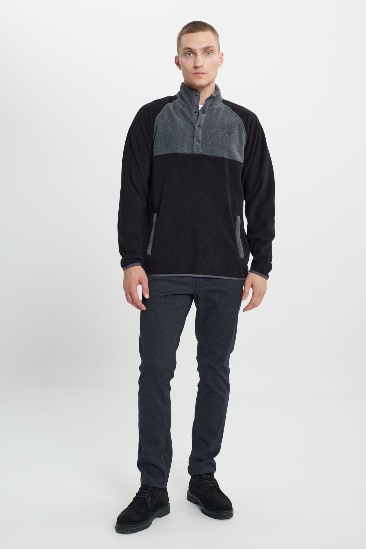 Men's black-open melange standard fit normal cut upright bato collar patterned polar sweatshirt