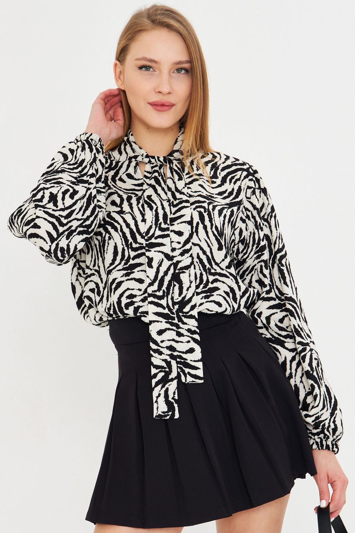 Female ecru collar connecting arm tire blouse ARM-25K001096