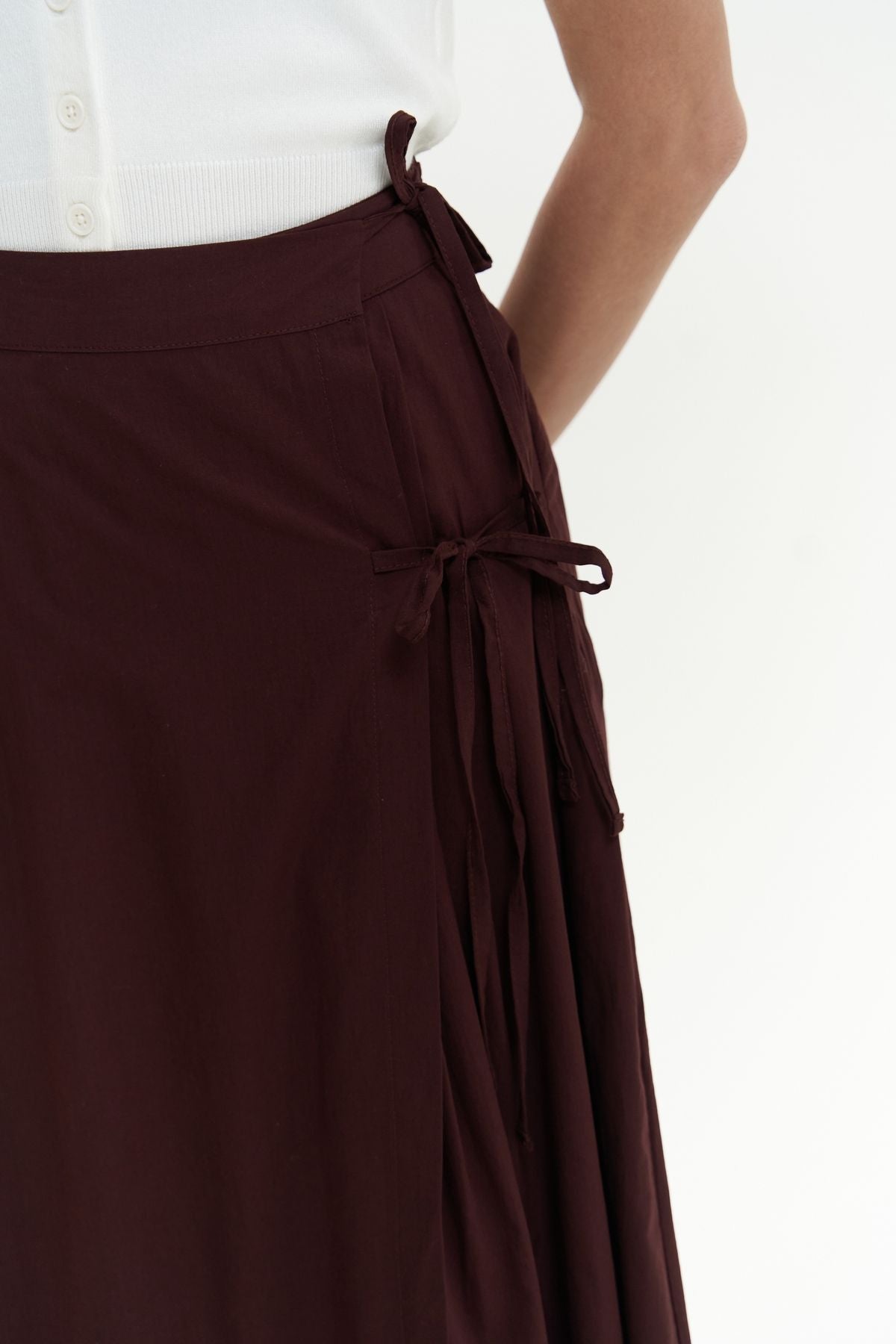 Aida rope detail pleated burgundy skirt