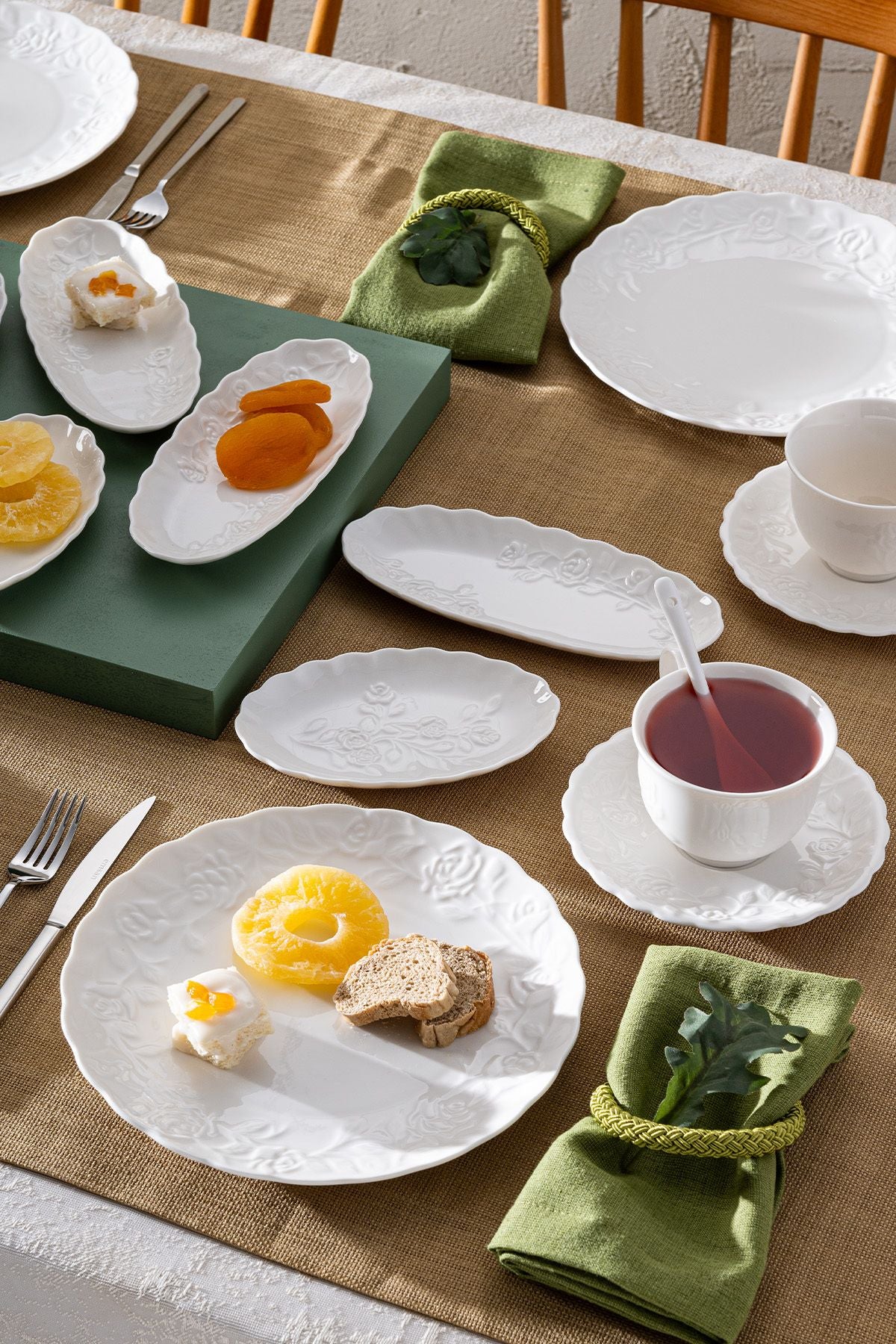 Rosy Porcelain 30 Piece 6 Person Breakfast Set