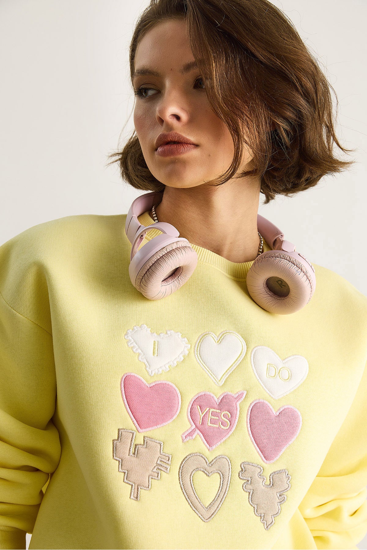 Women's Crew Neck Heart Embroidered Rose Gold Three Thread Sweatshirt 6875 60283520