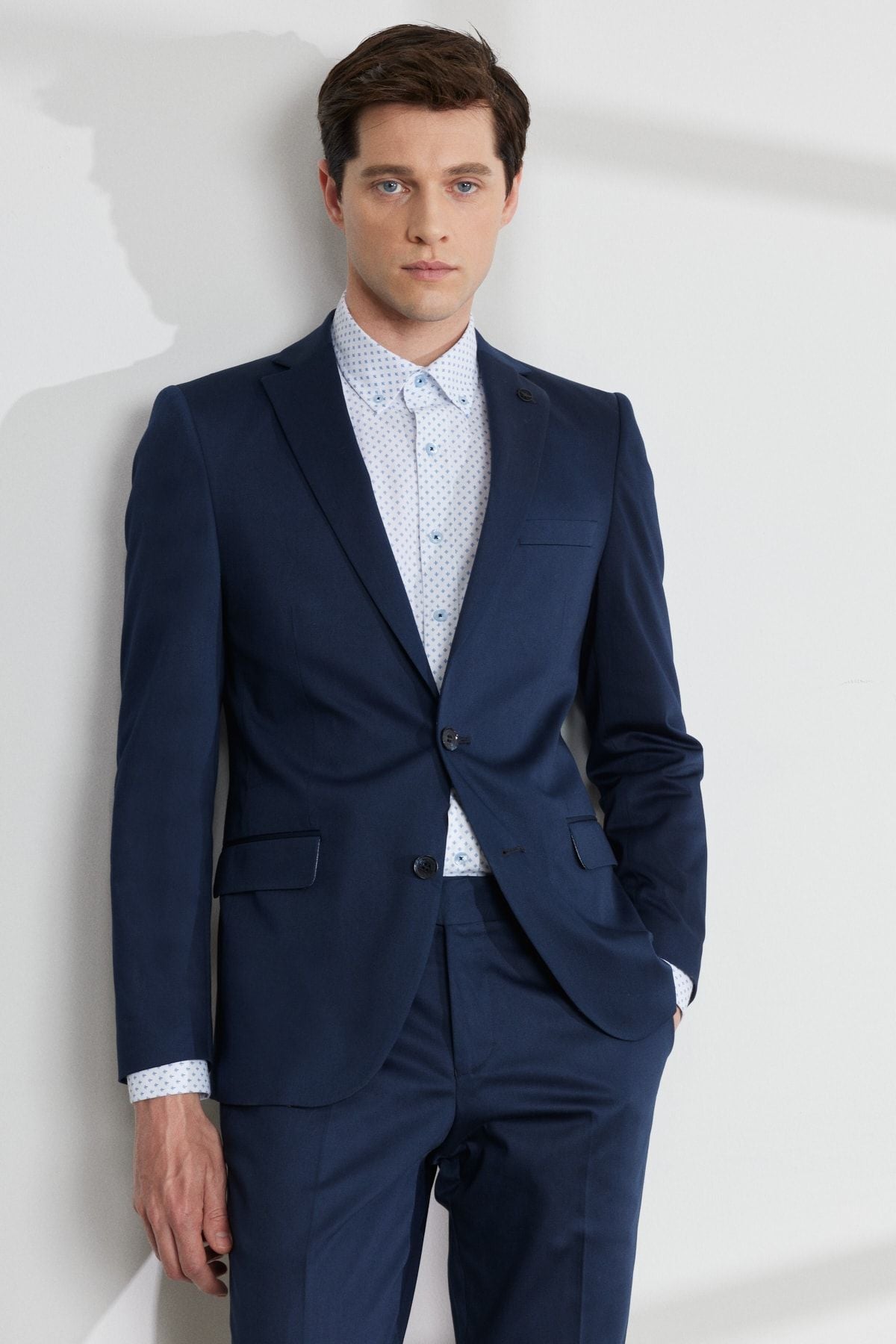 Men's navy blue extra slim fit narrow cutting mono collar diagonal patterned cotton seal suits