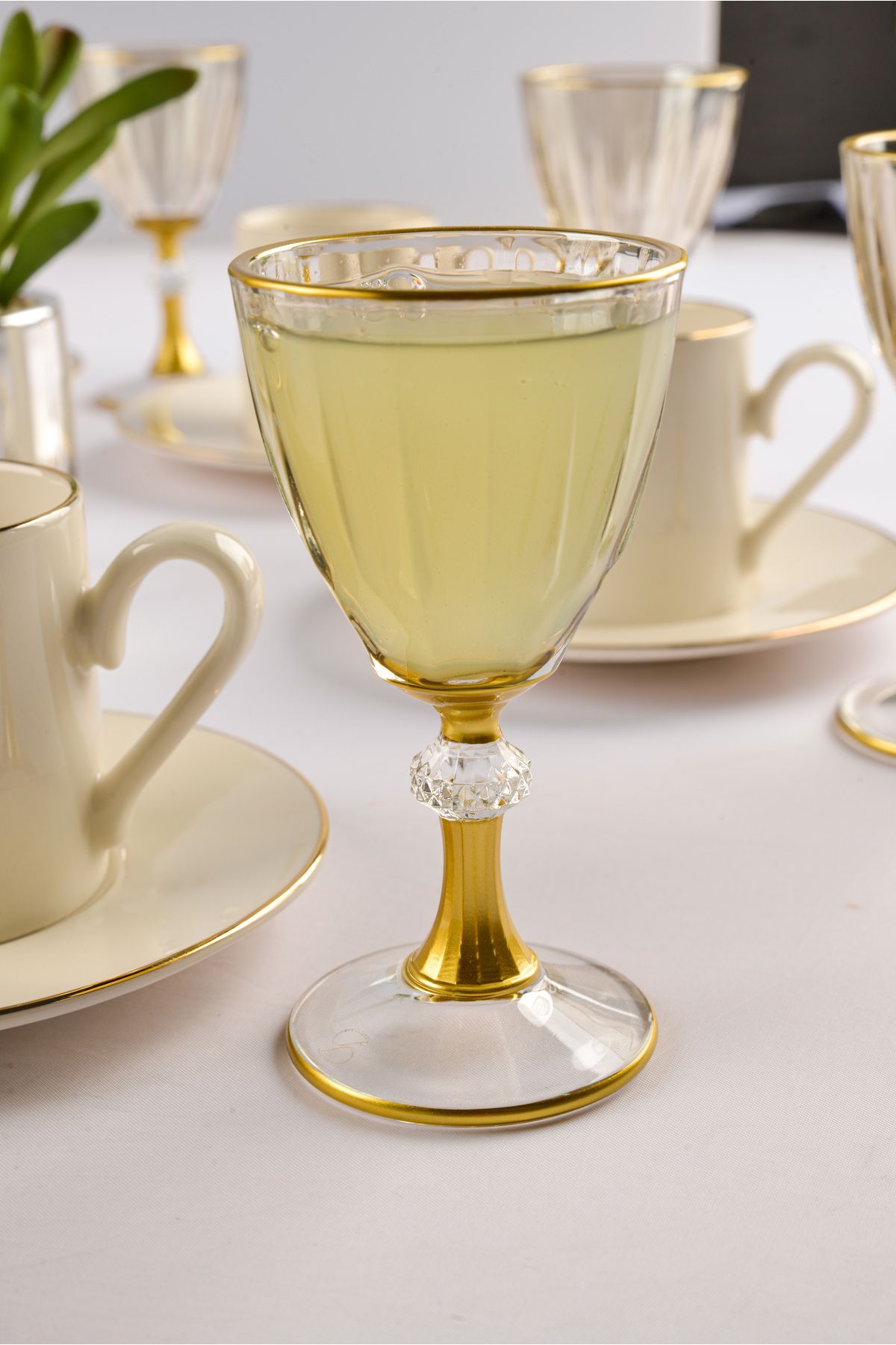 Diamond 6's Golden Gilder Coffee as well as presentation cup set