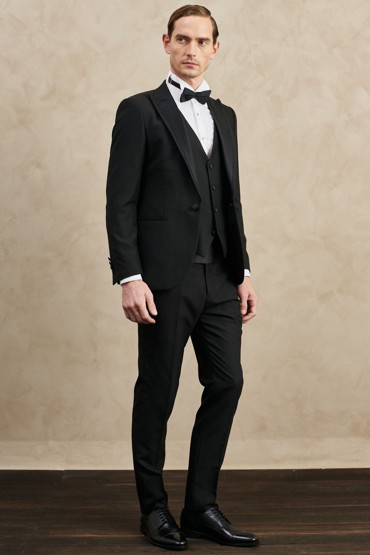 Men's Black Slim Fit Narrow Cut Swallow Collar Pattern Classic Tuxedo Set