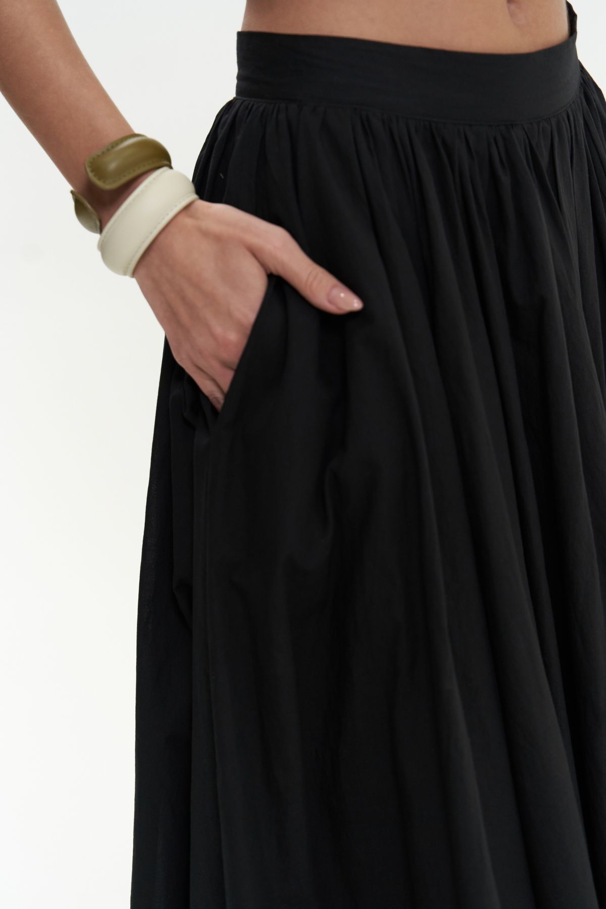 Faylinn long black skirt with pleated