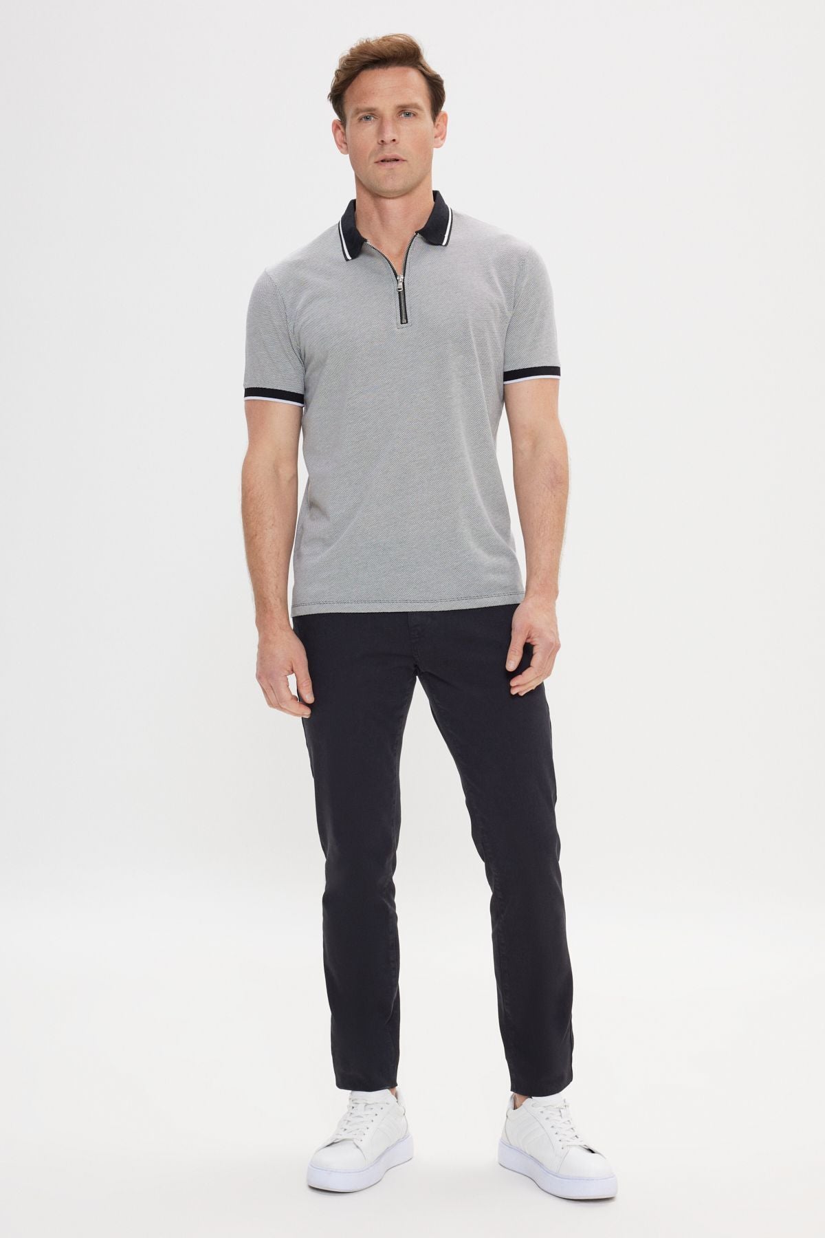 Men's black-and-white slim fit narrow cut cotton patterned polo collar t-shirt