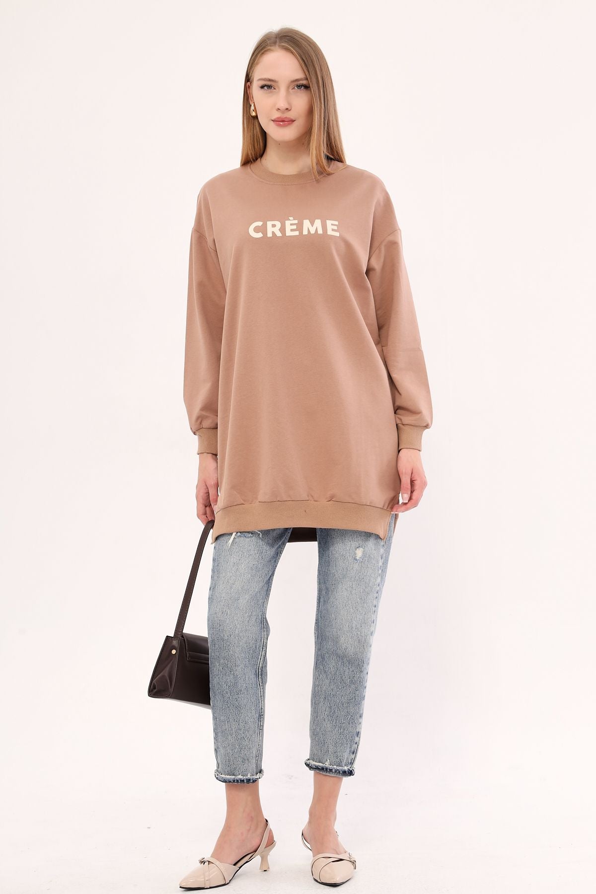 Female mink bike in front of the collar written Tunic Sweatshirt ARM-25K001029