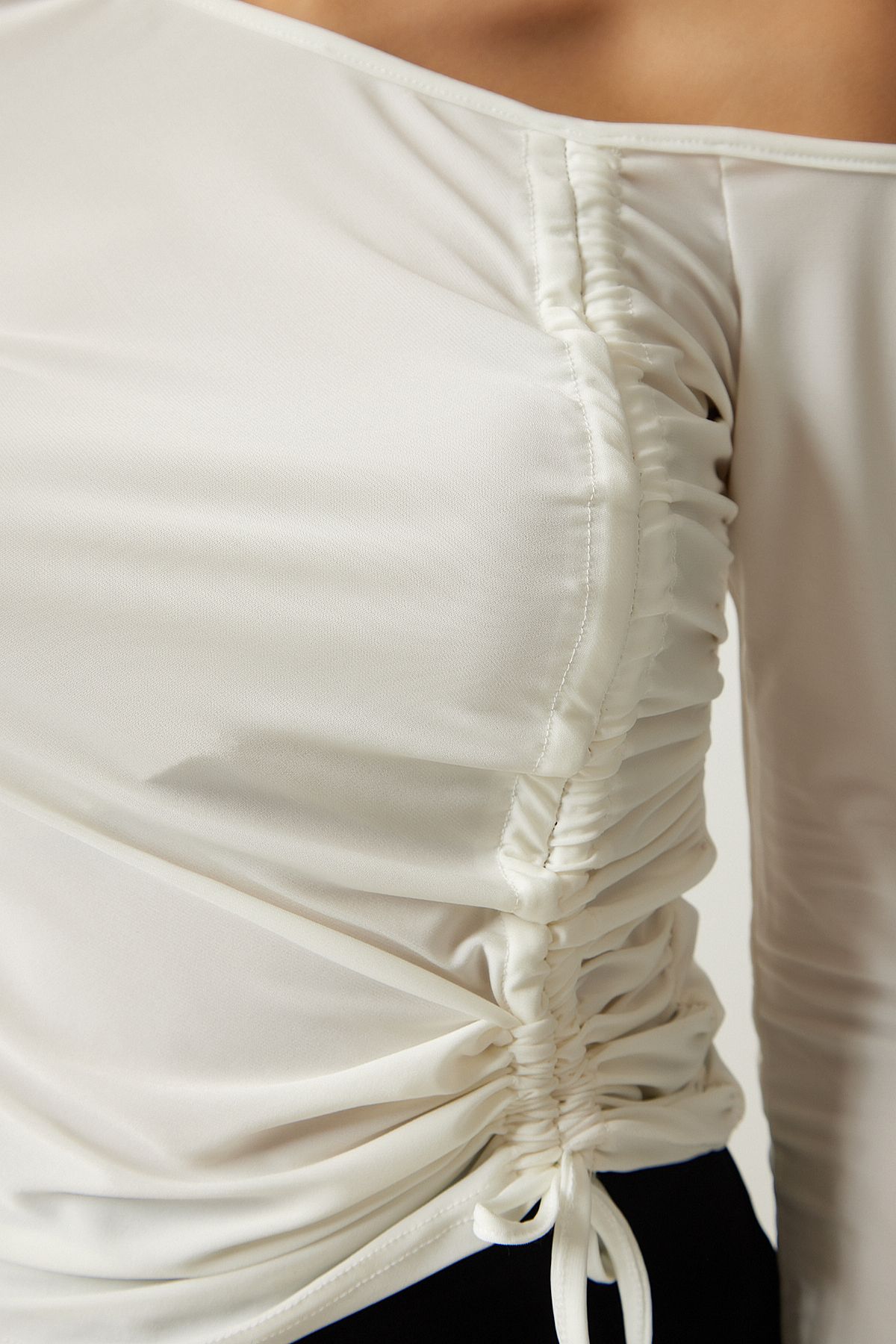 Woman White Shirring Detailed Knitting Blouse MZ00045
