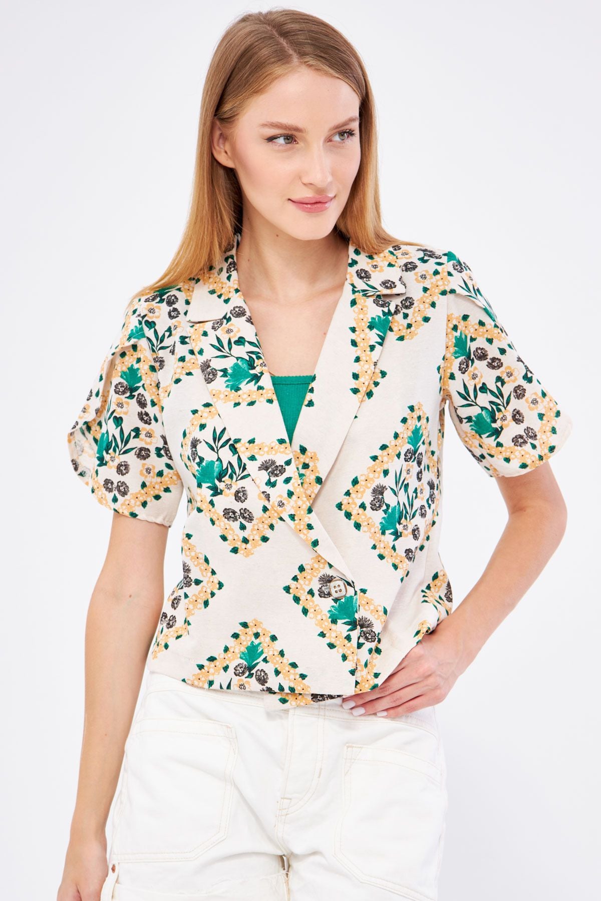 Female emerald linen-looking patterned arm slit and short sleeve jacket ARM-24Y001095