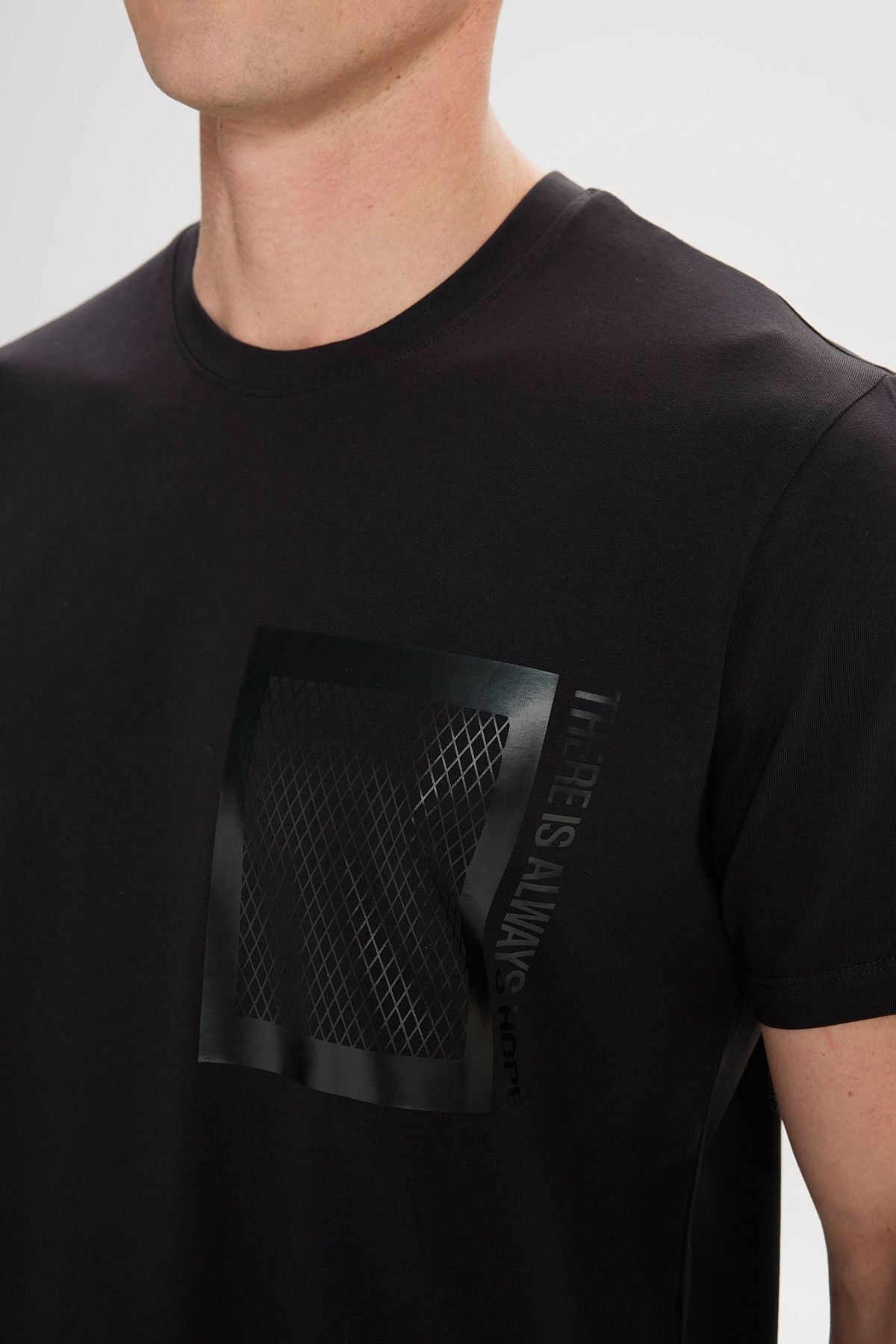Men's black slim fit narrow cut bike bike collar cotton printed t -shirt
