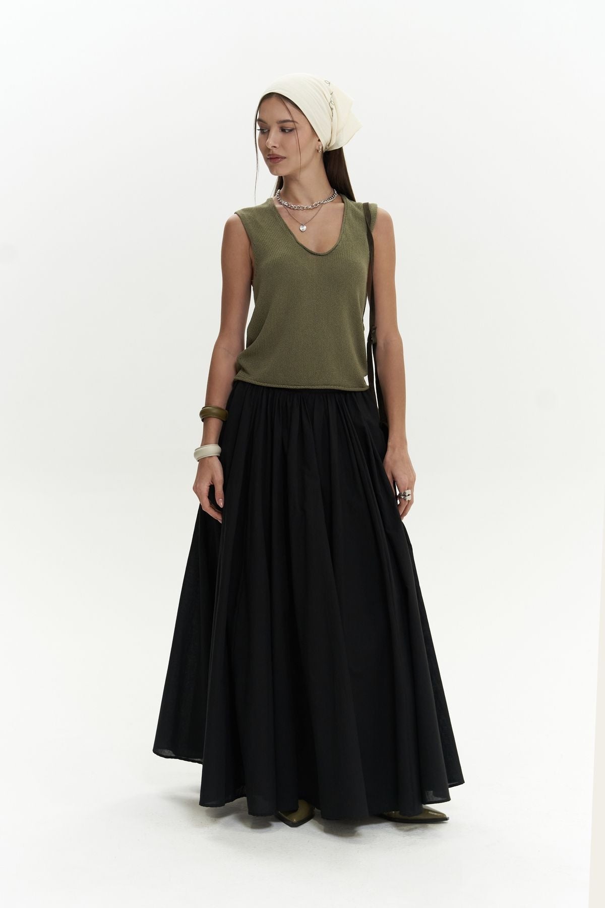 Faylinn long black skirt with pleated