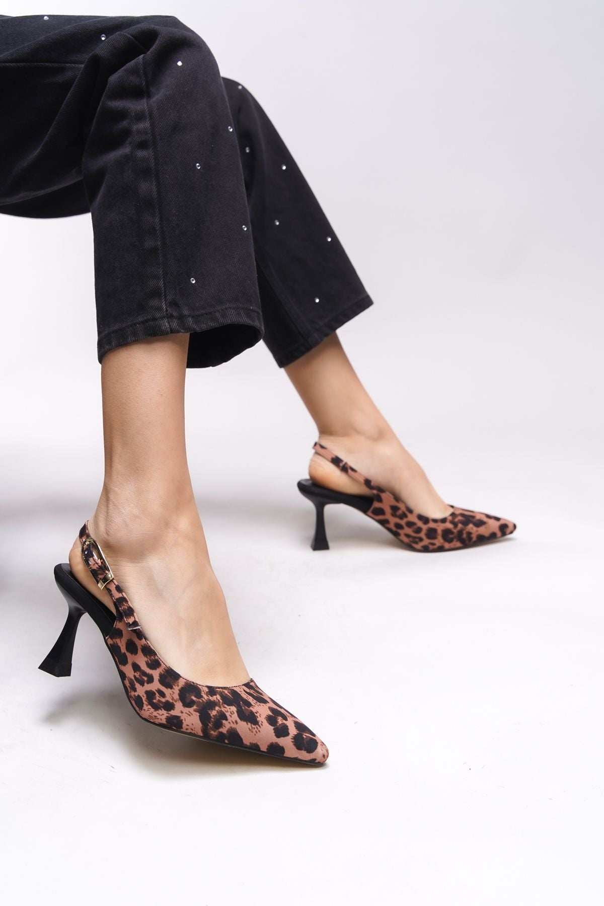 Yalalaela Behind Behind the Light Pointed Nose Stiletto 0012700 Taba Leopard