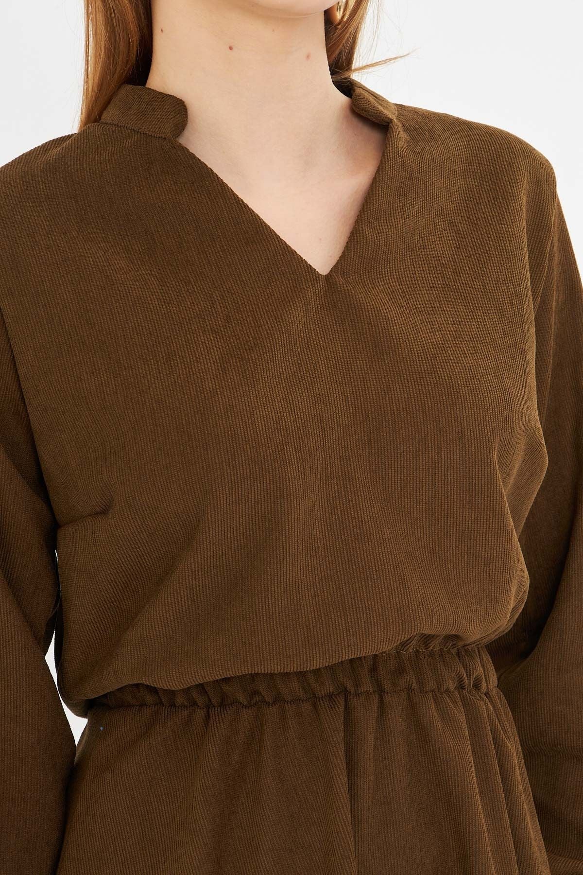 Female Khaki Velvet V-Yaka Waist Tire Thin Fravable Clash Dress ARM-25K001049