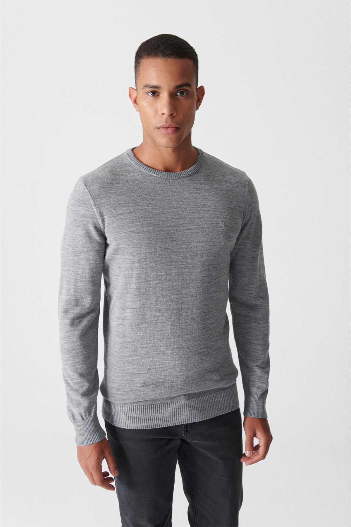 Men's gray bike collar feathered knitwear sweater E005000