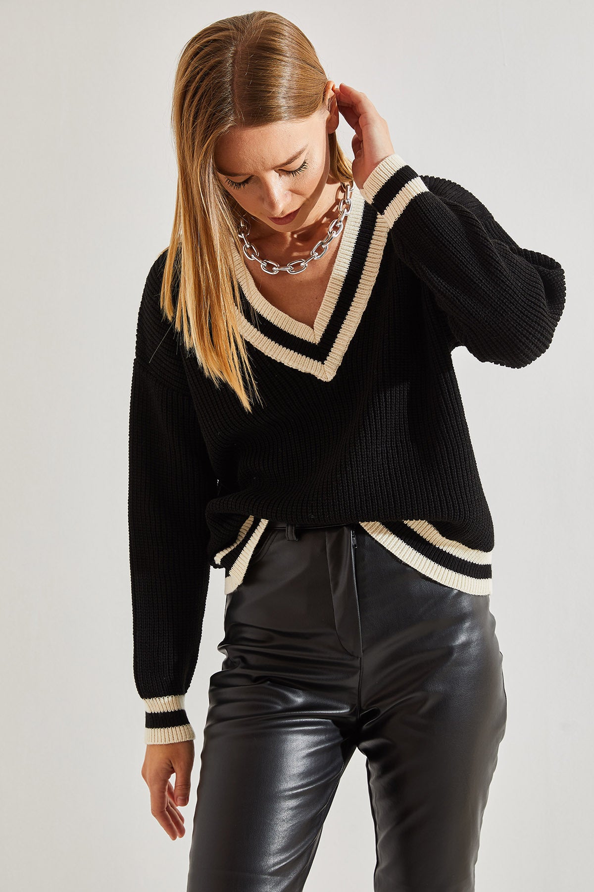 Women's V-Neck Striped Knitwear Sweater 20234225