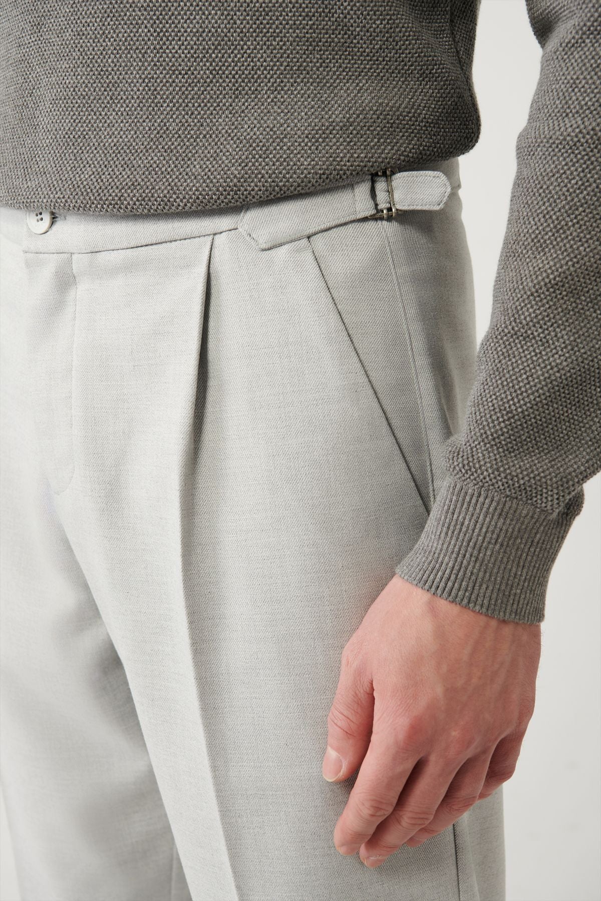 Men's light gray pleated double trousers A32y3084