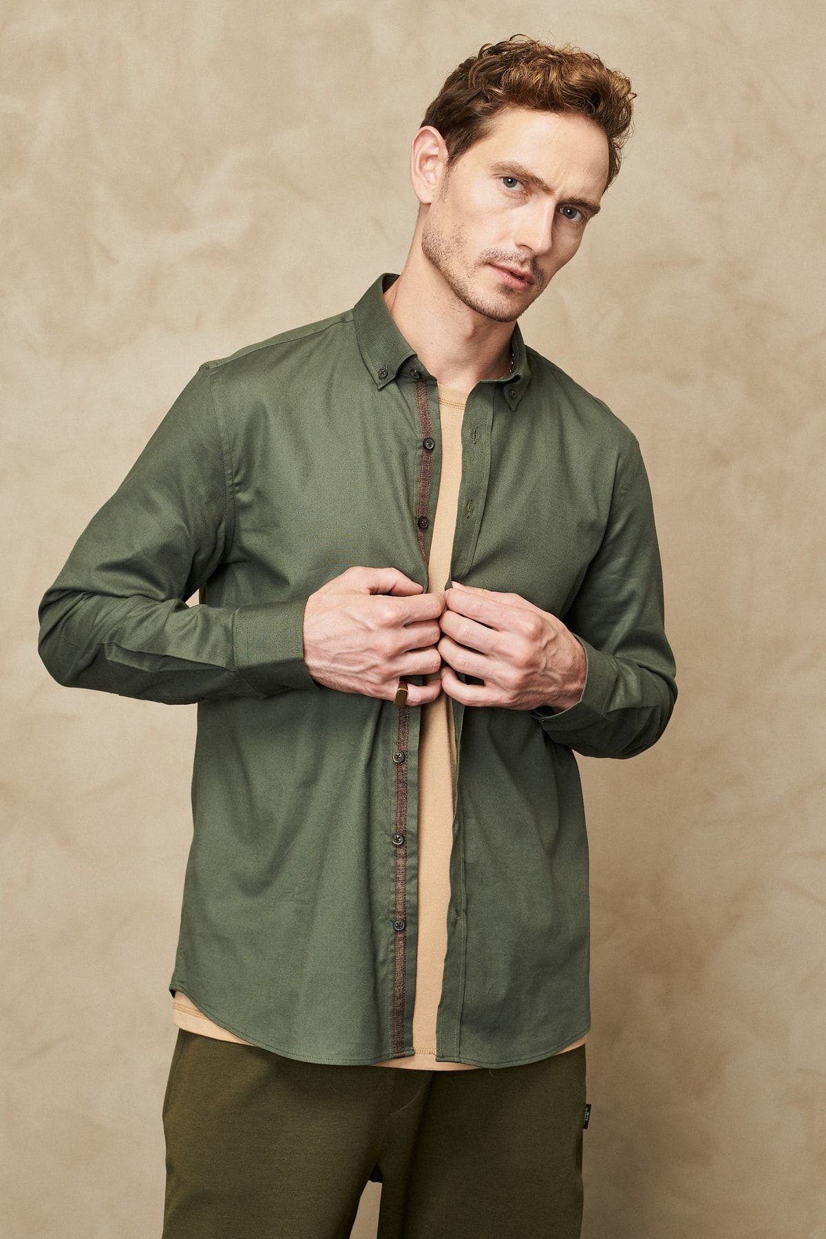 Men's Khaki Slim Fit Narrow Cutting Buttoned Neck Gabardin Patterned Shirt