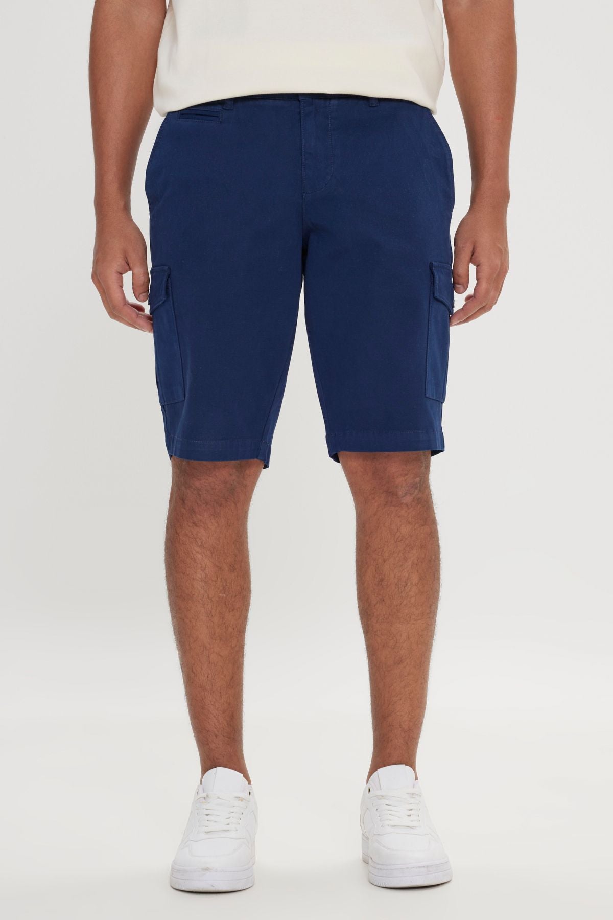 Men's navy blue slim fit narrow cut cotton flexible side pocket shorts