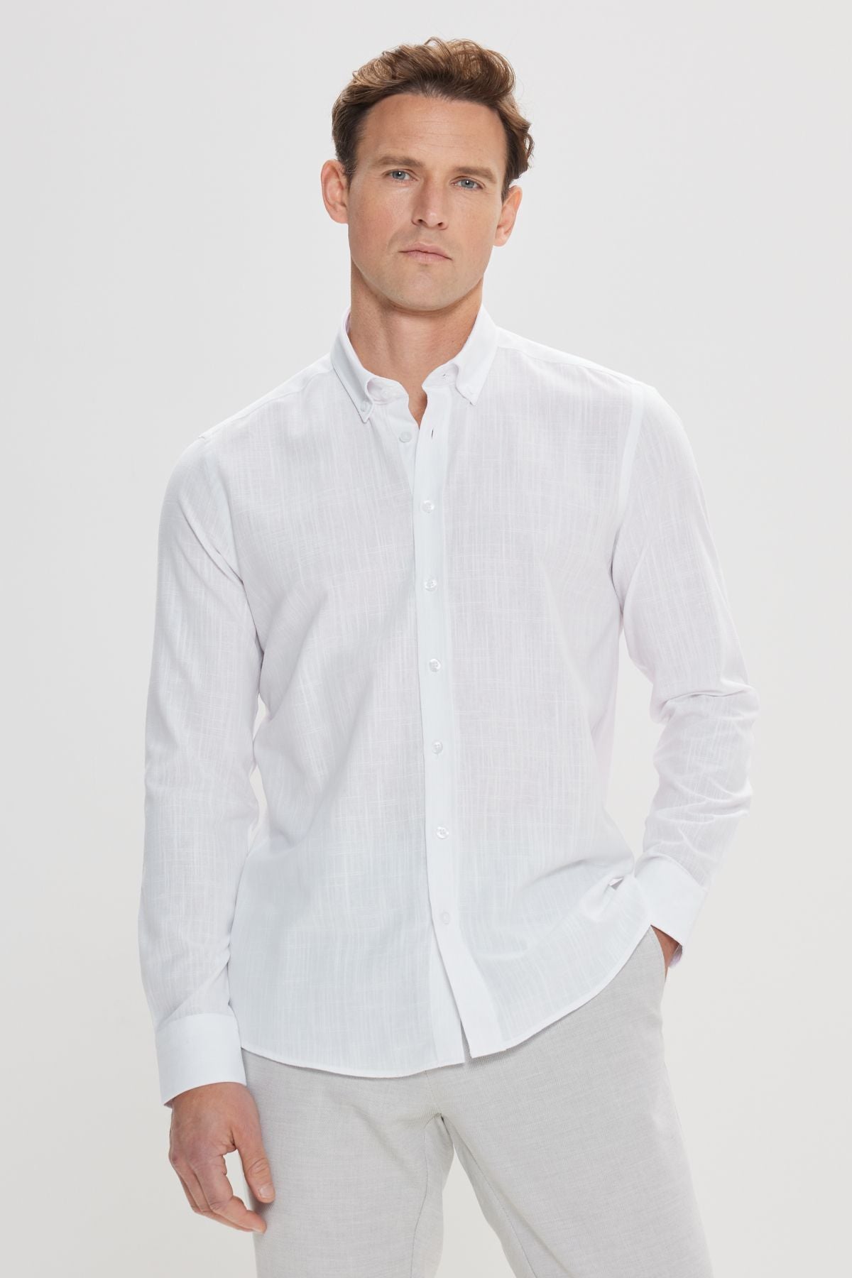 Men's white 100 %cotton breathing fabric pennant Oxford slim fit button collar shirt