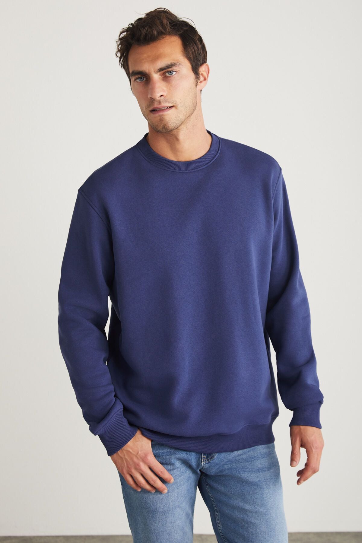 Travis Men's soft fabric regular fit round collar navy blue sweatshirt