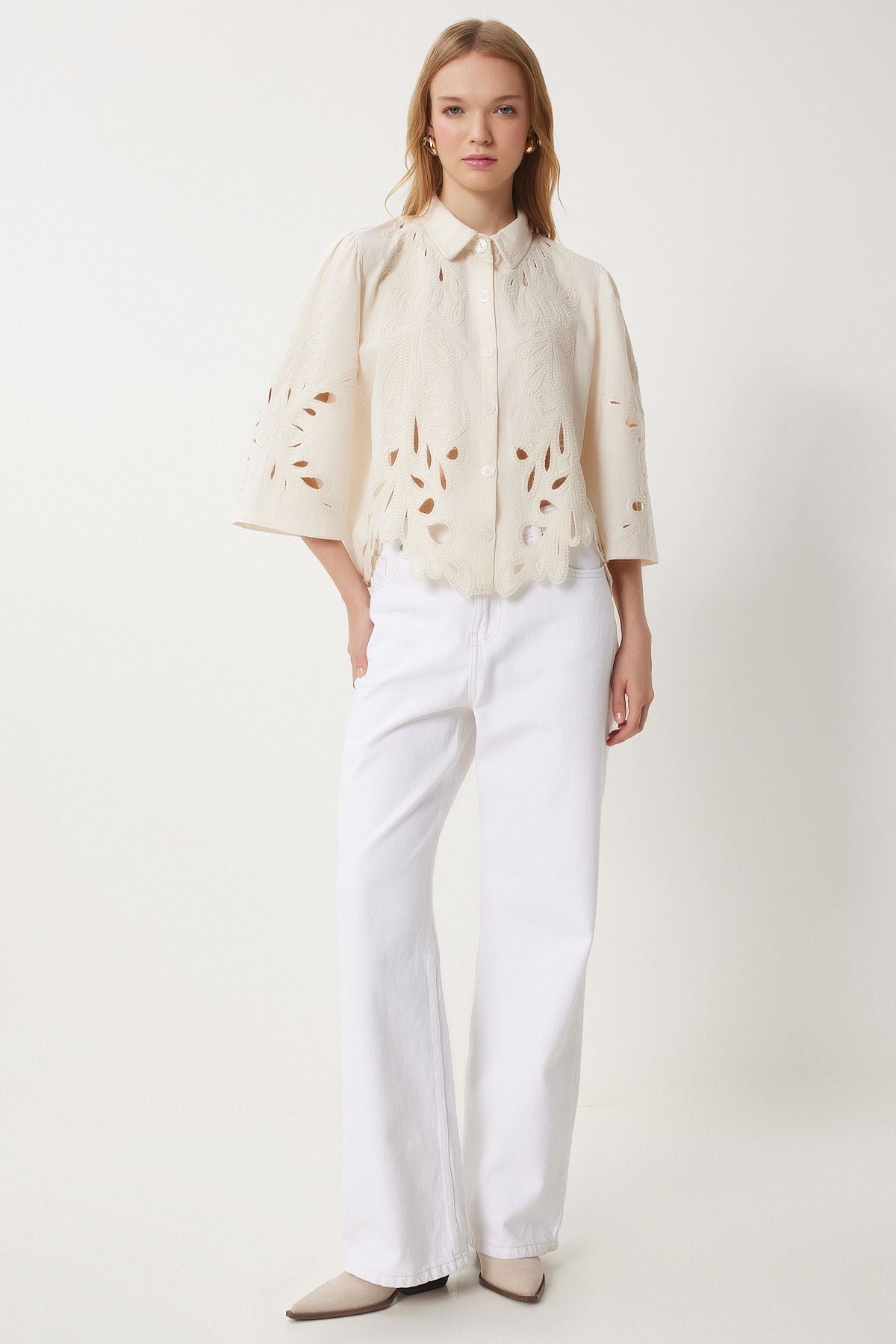 Women's Cream Out -Outluded Lace Embroidered Crop Poplin Shirt QS00010