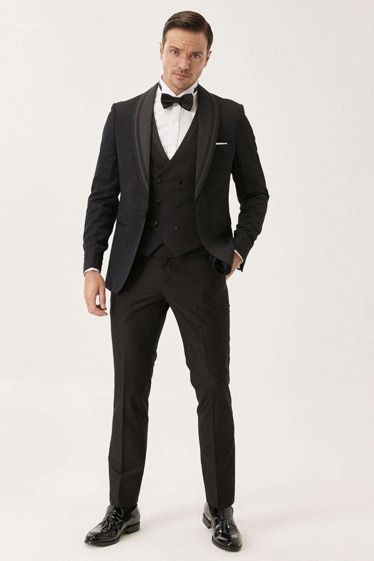 Men's black slim fit tight -cut vest with patterned tuxedo grooming