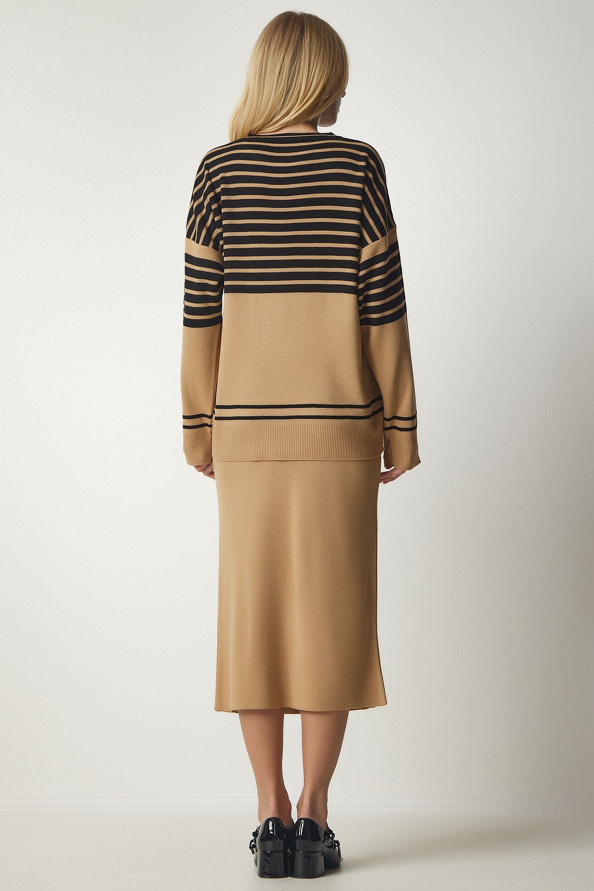 Female Biscuit Striped Sweater Skirt Knitwear Set Ki00104