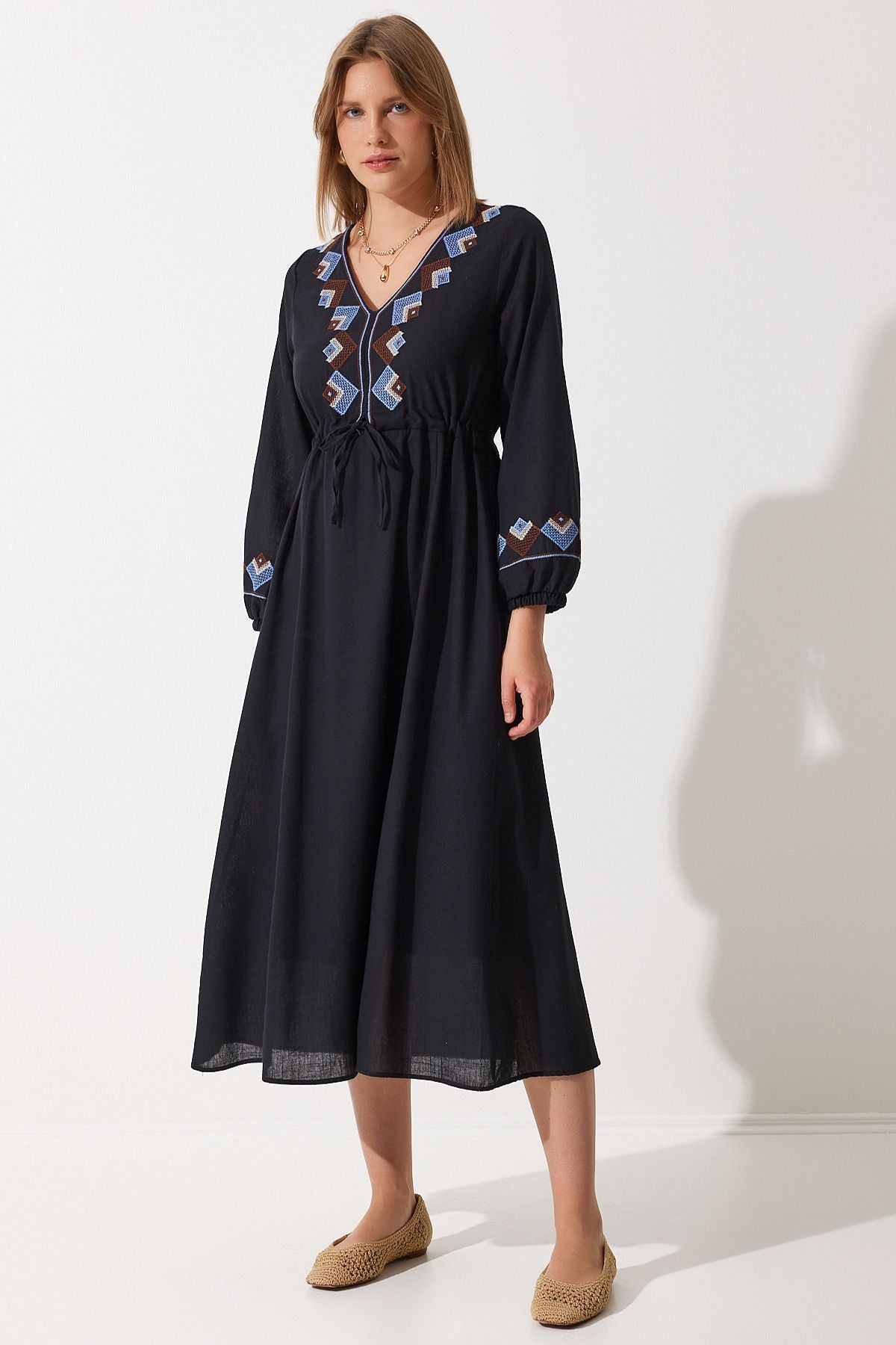 Female Black Embroidery Detailed Oversize Flax Dress RG00027