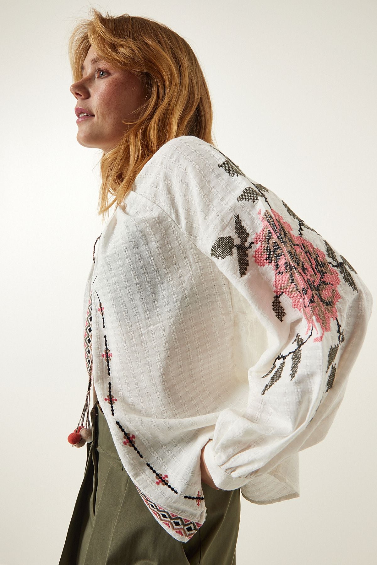Ekru Embroidery Detailed Linen Blouse ES00146