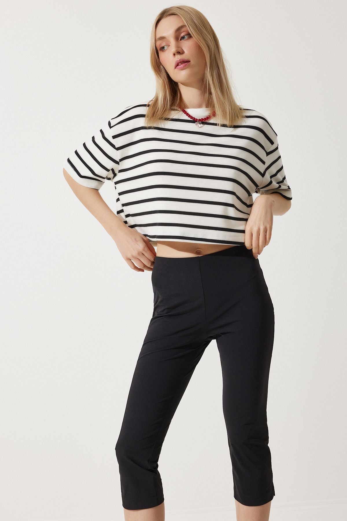 Woman White Black Striped Oversize Crop knitting T-shirt BP00162